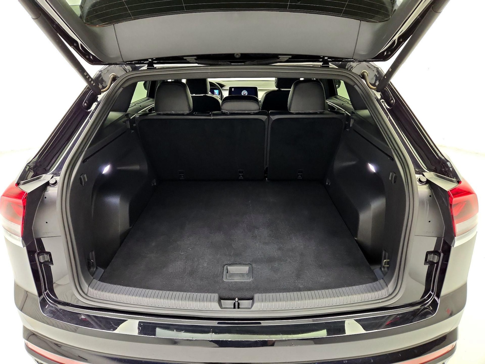 2025 Volkswagen Atlas Cross Sport SE w/Tech - Photo 21