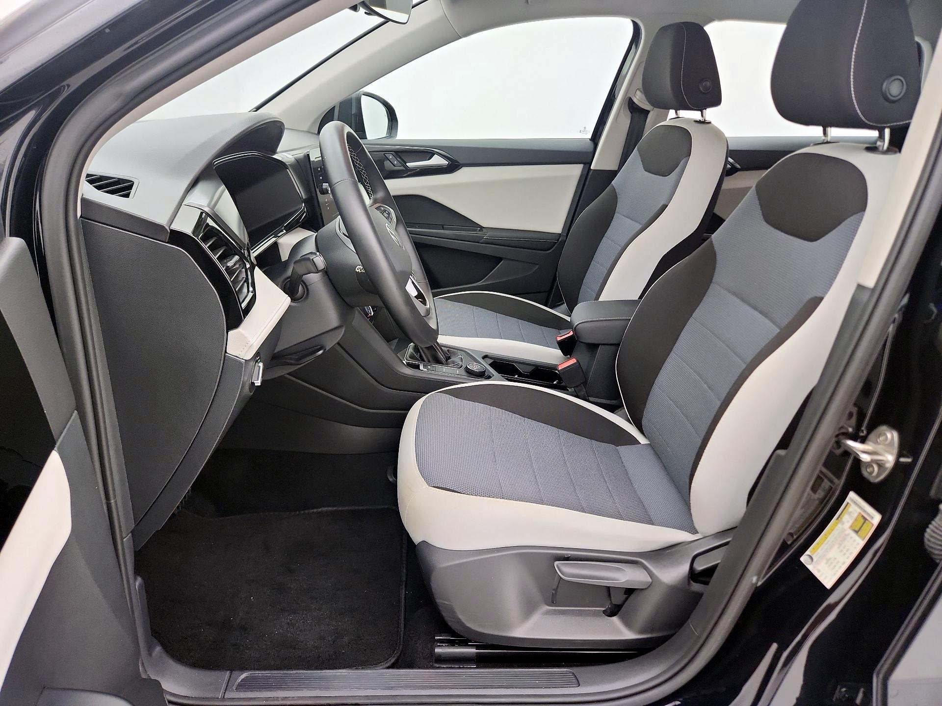 Thumbnail: 2025 Volkswagen Taos - 11