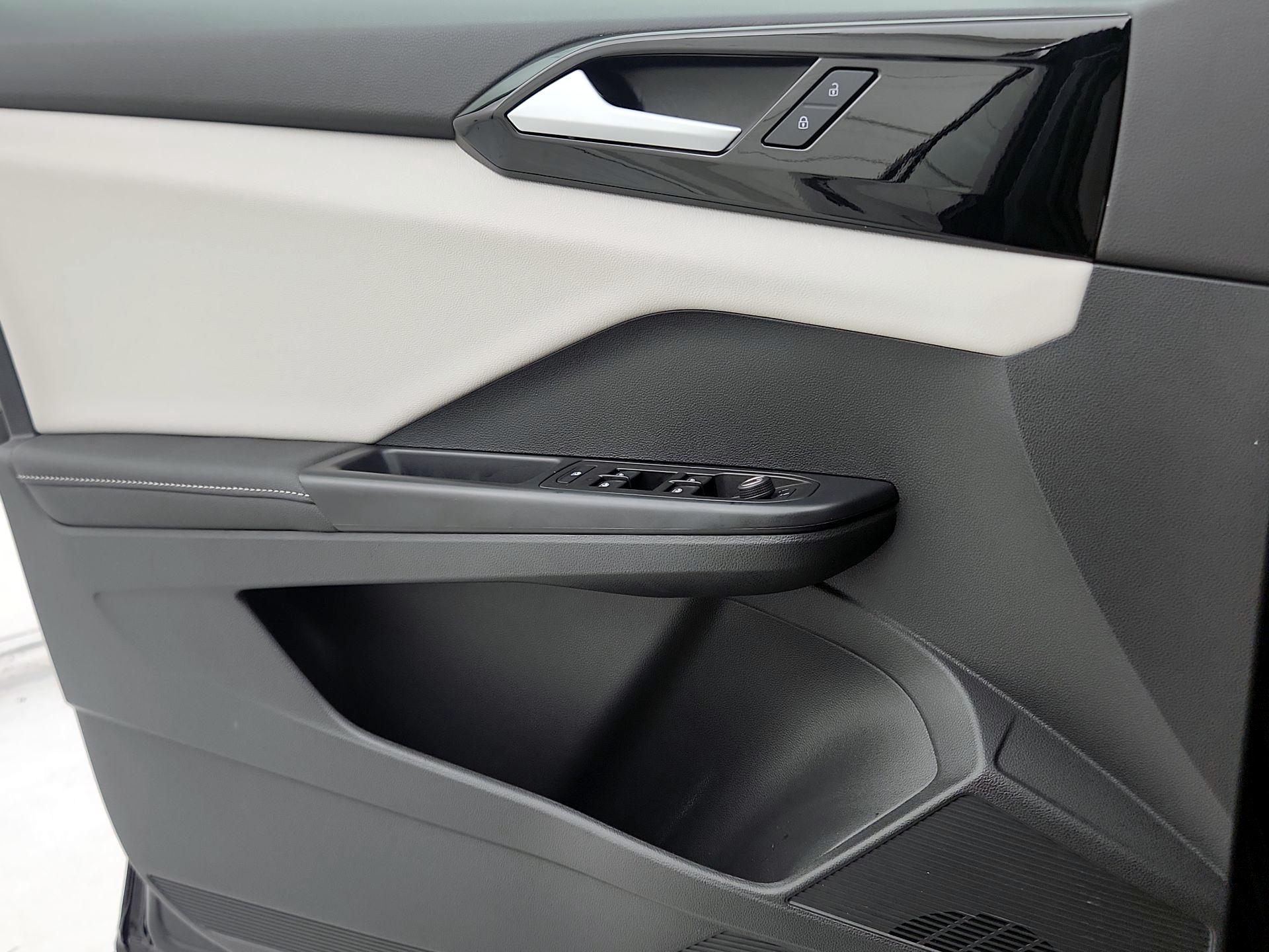 Thumbnail: 2025 Volkswagen Taos - 12