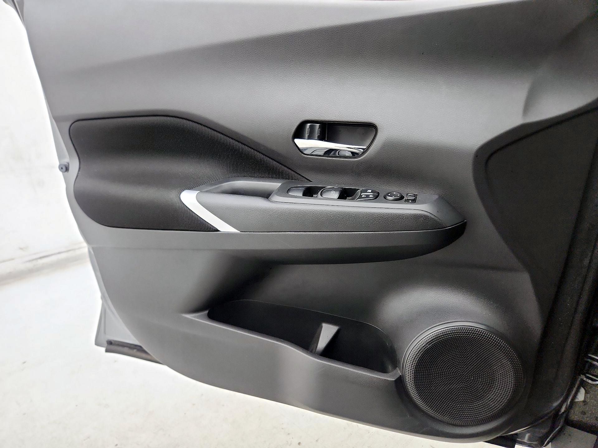 Thumbnail: 2021 Nissan Kicks - 12