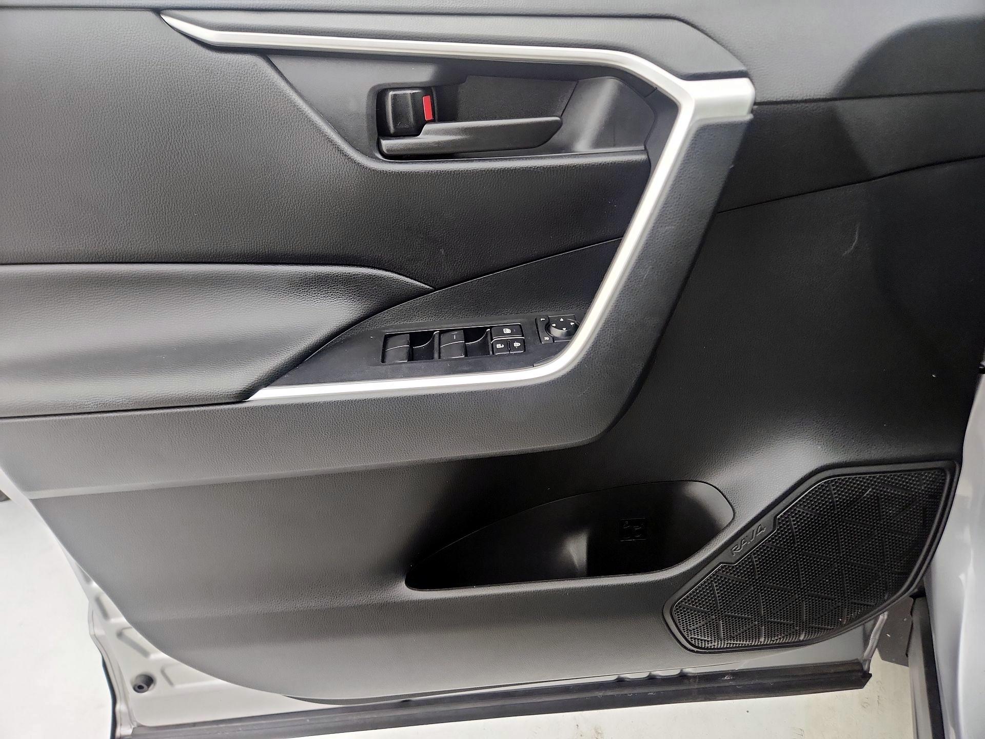 Thumbnail: 2025 Toyota RAV4 - 12