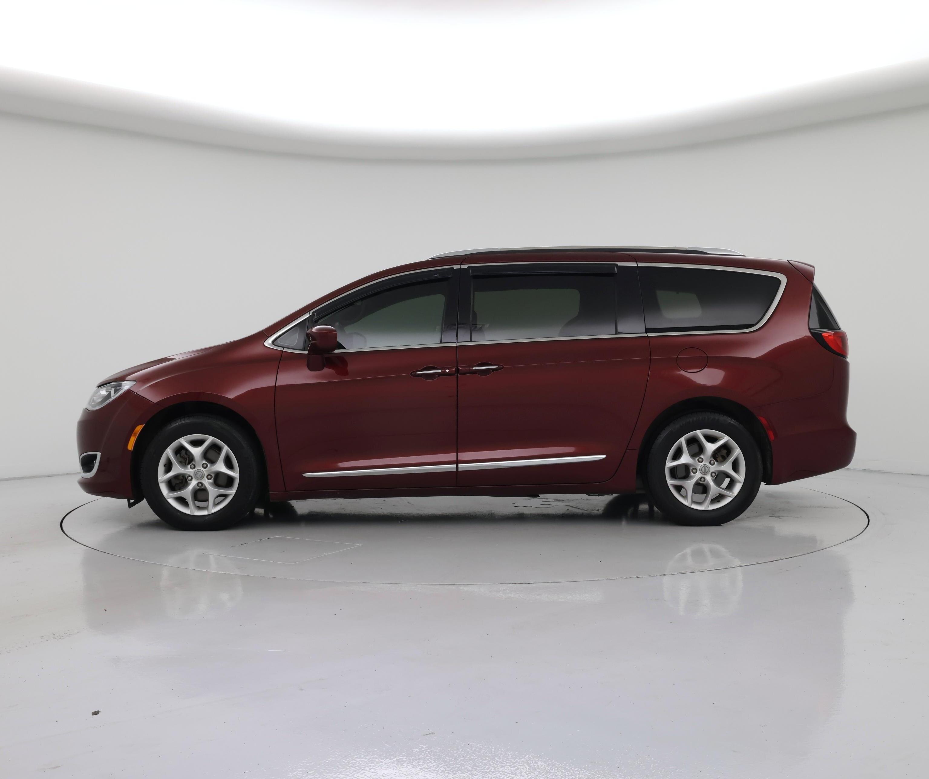Thumbnail: 2020 Chrysler Pacifica - 3