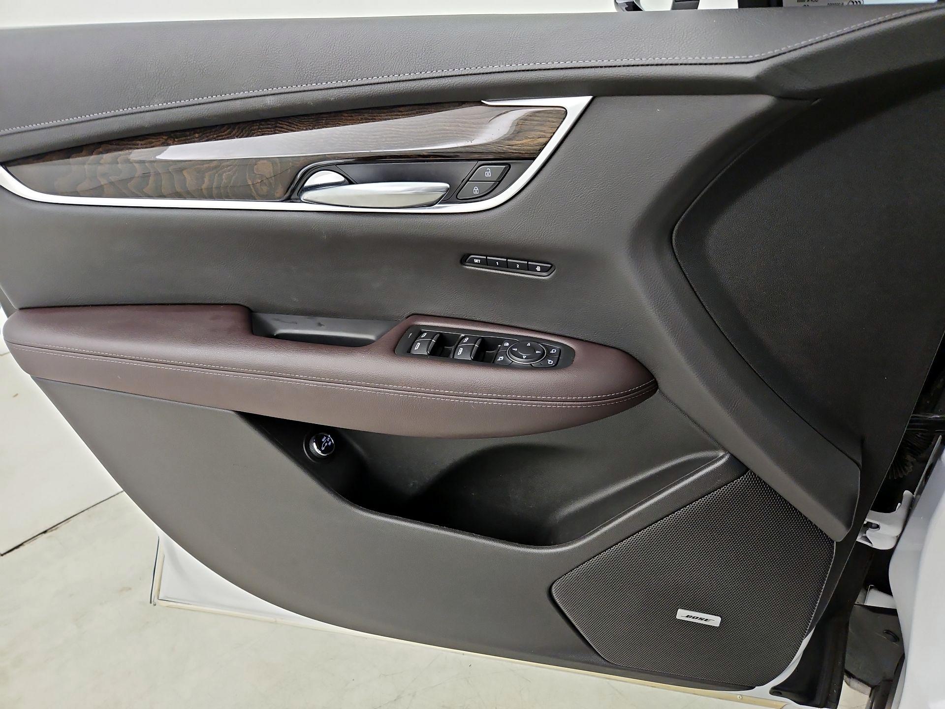 Thumbnail: 2021 Cadillac XT6 - 12