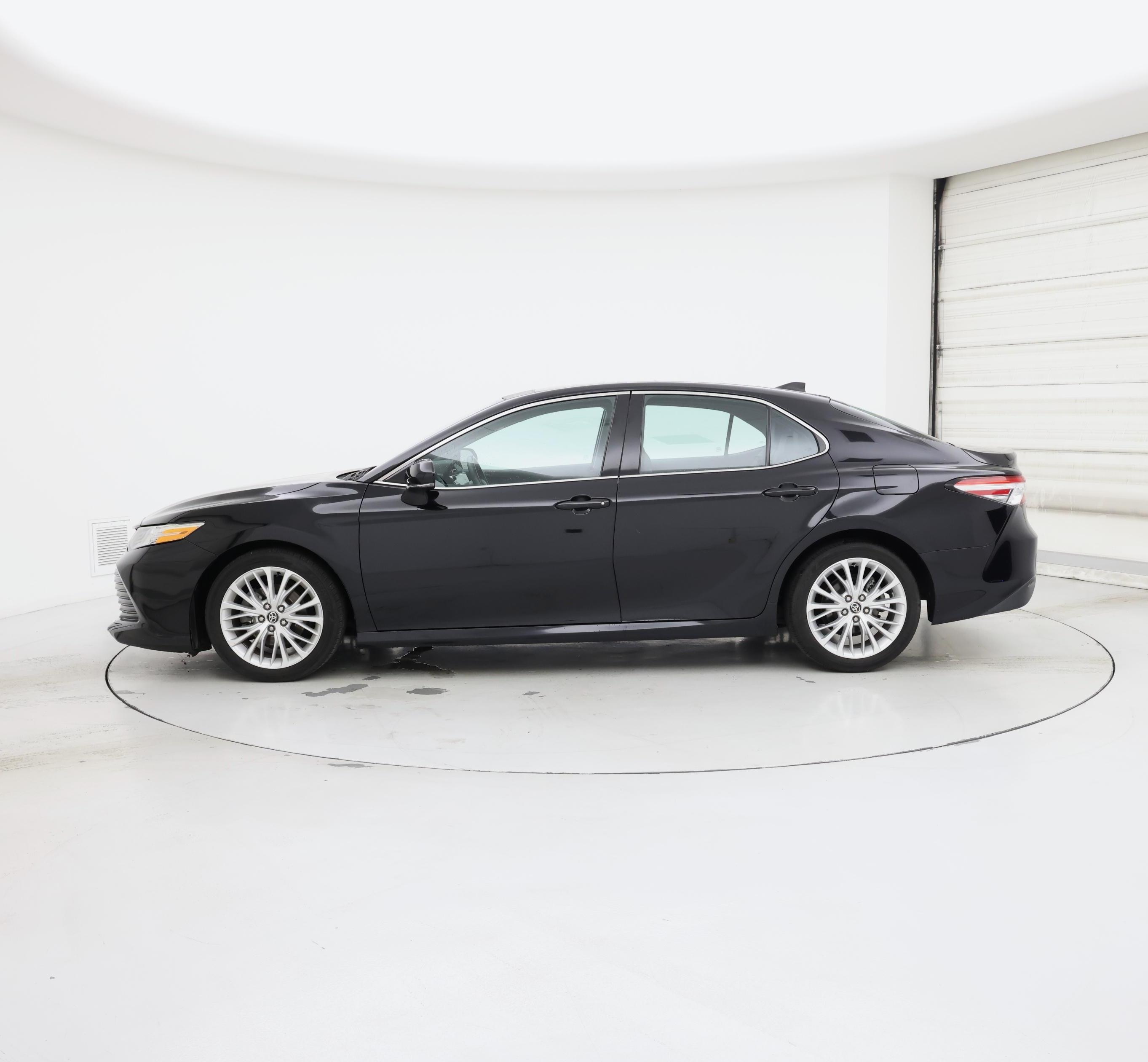 Thumbnail: 2020 Toyota Camry - 3
