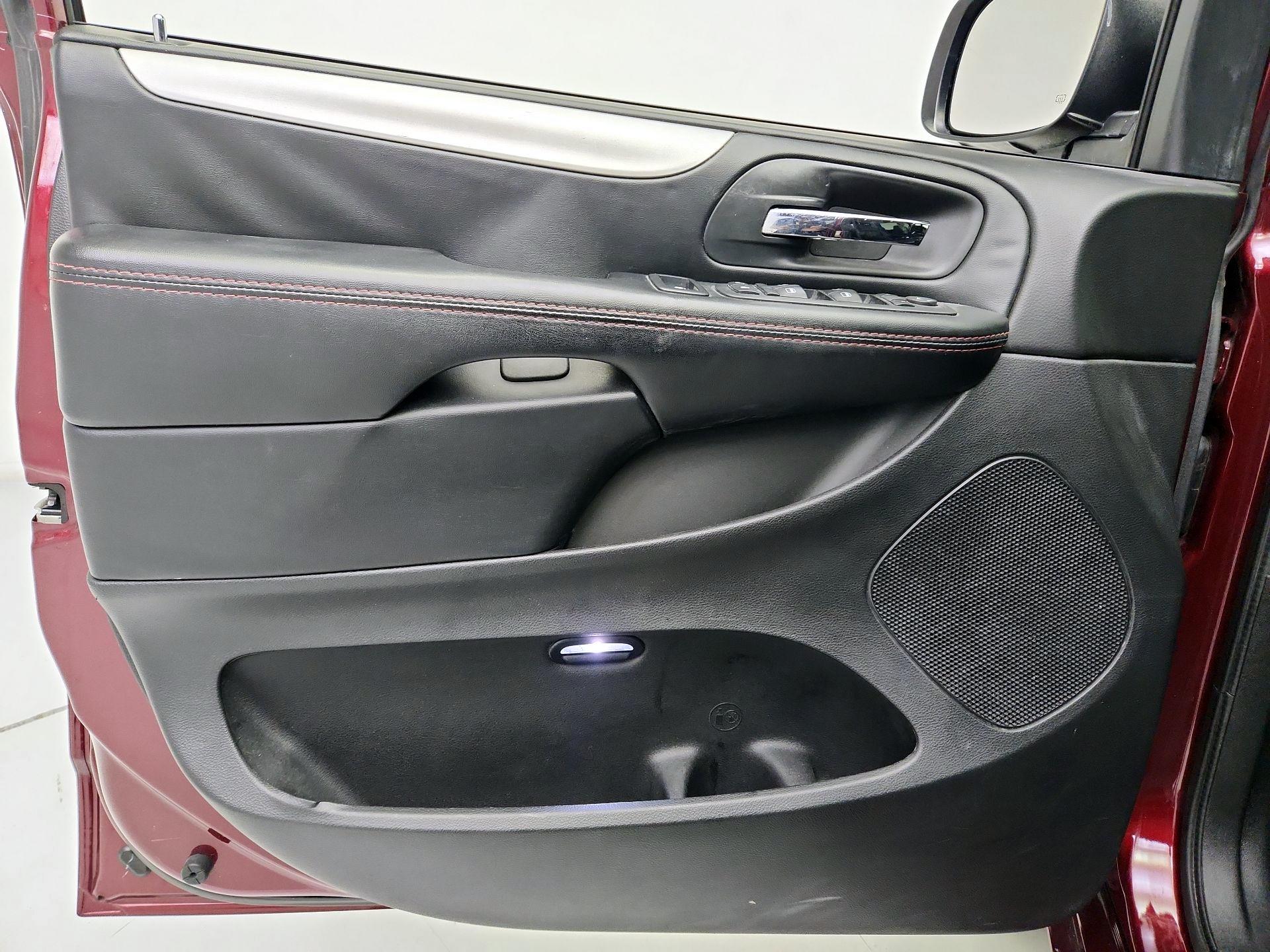 Thumbnail: 2019 Dodge Grand Caravan - 12