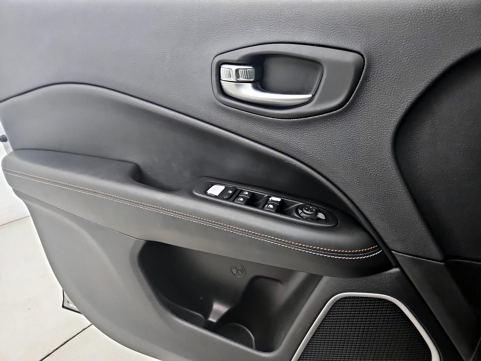 Thumbnail: 2020 Jeep Compass - 12