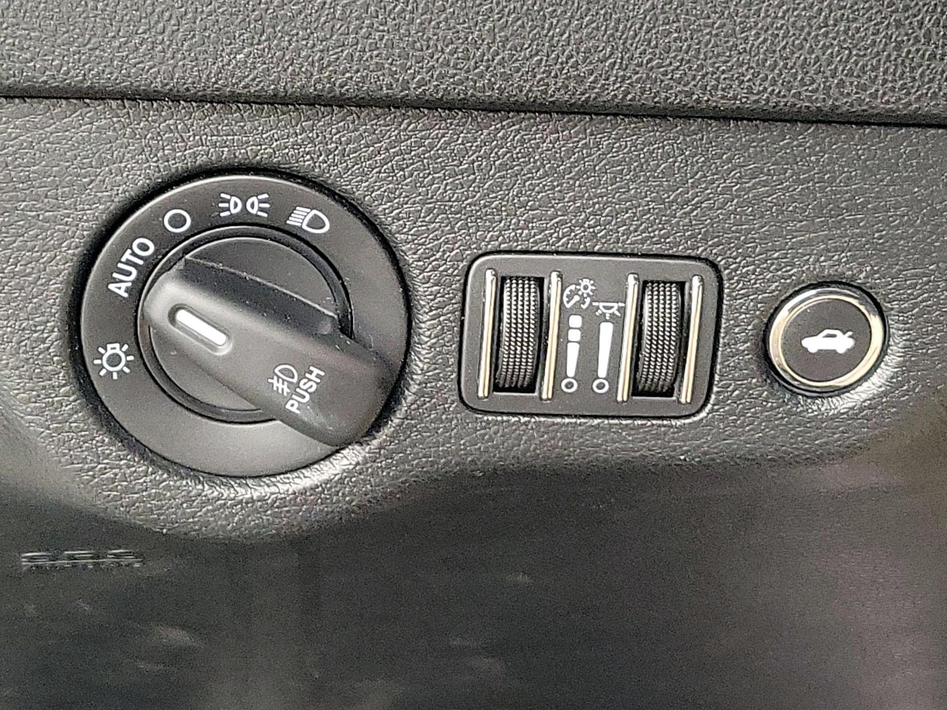 Thumbnail: 2018 Dodge Charger - 13