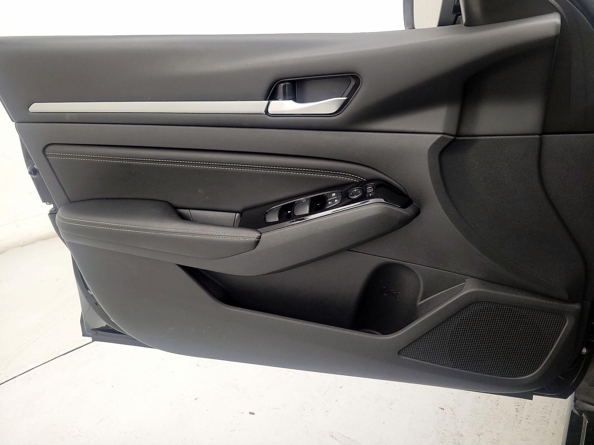 Thumbnail: 2021 Nissan Altima - 12