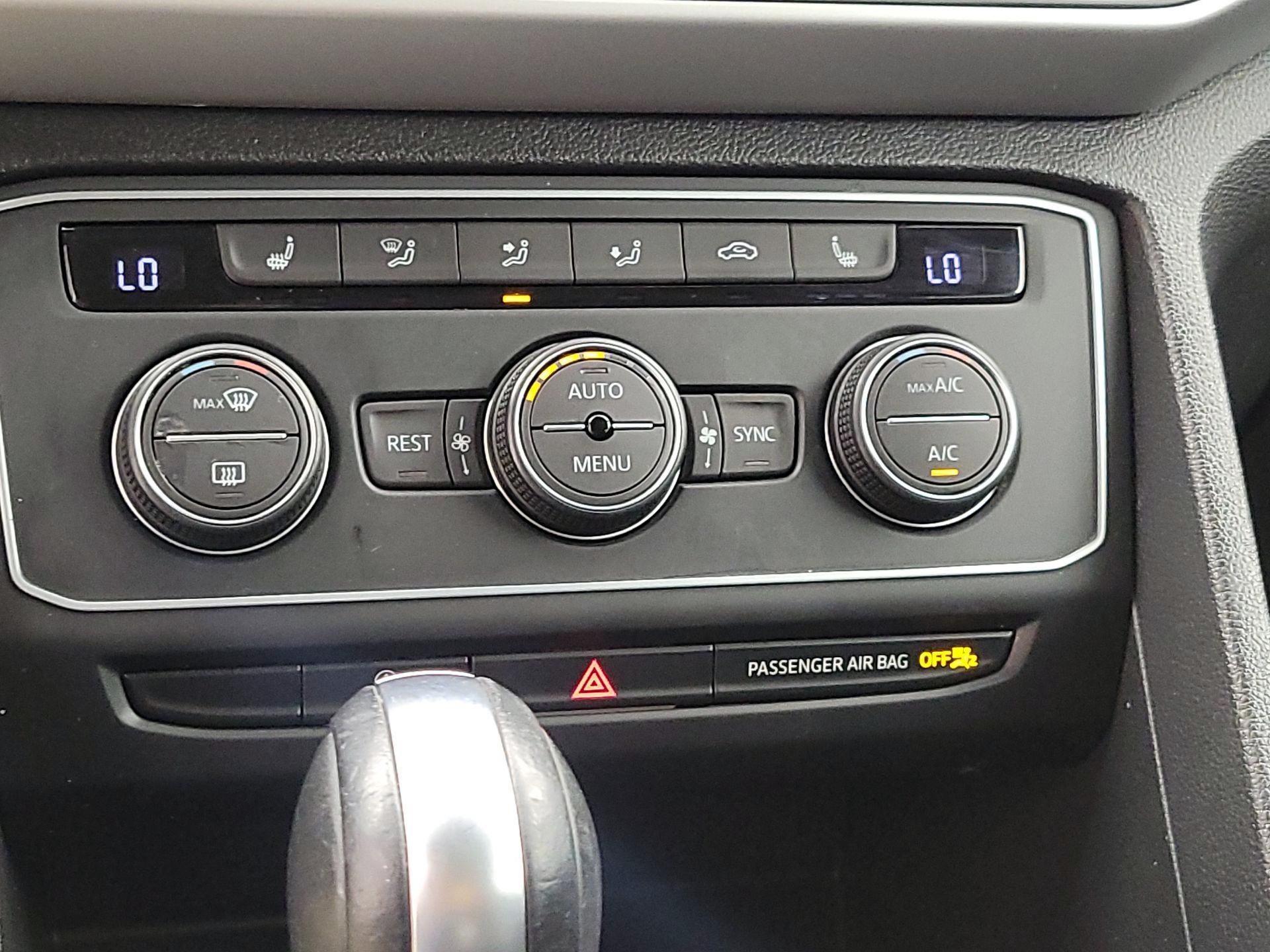 Thumbnail: 2021 Volkswagen Atlas - 16