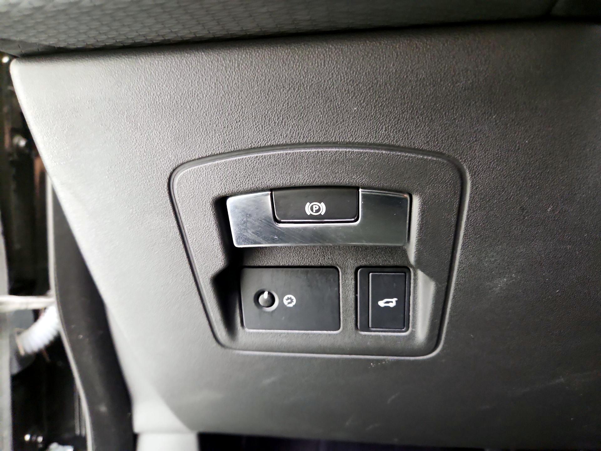 Thumbnail: 2018 Land Rover Range Rover Velar - 13