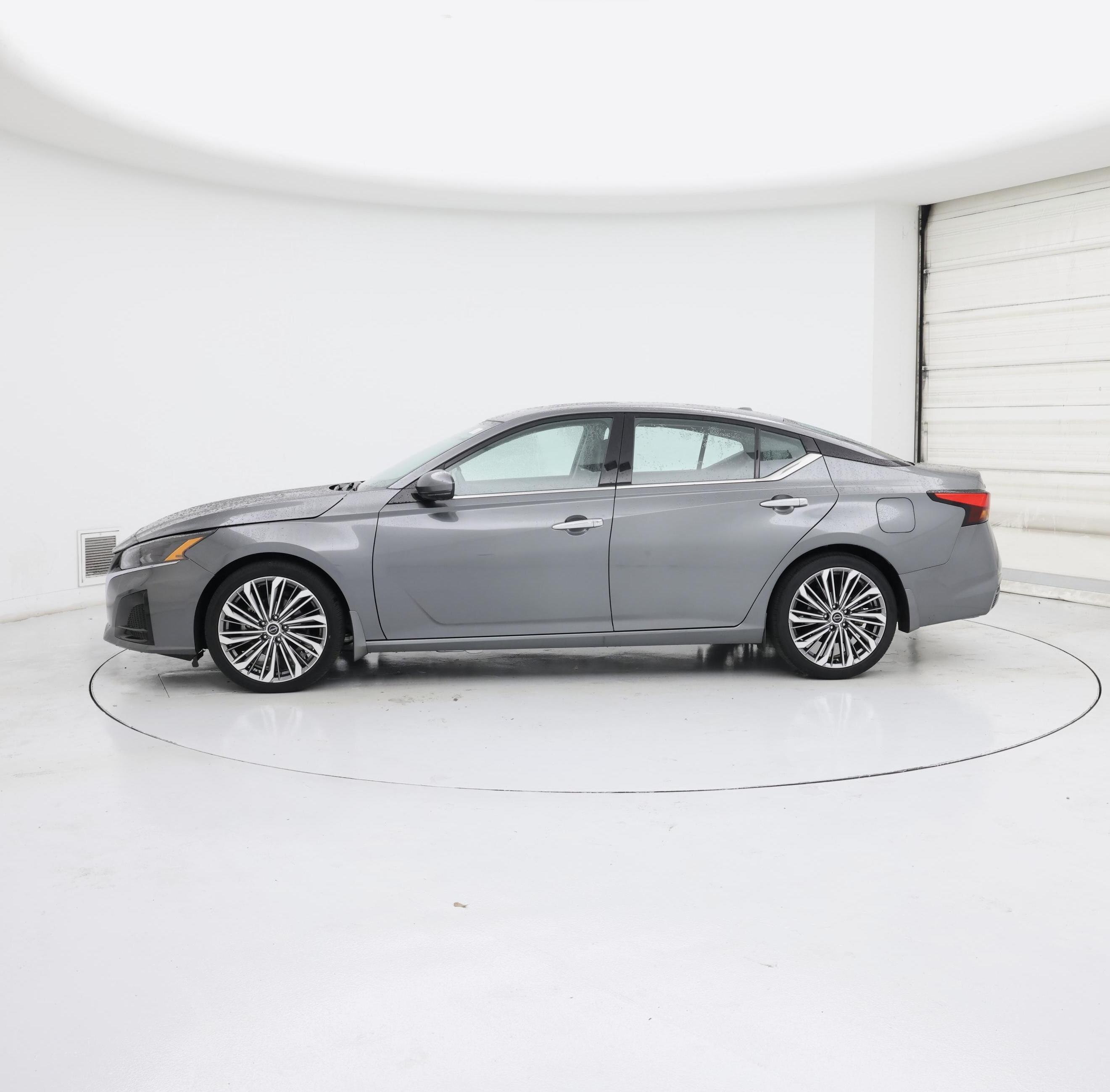 Thumbnail: 2023 Nissan Altima - 3