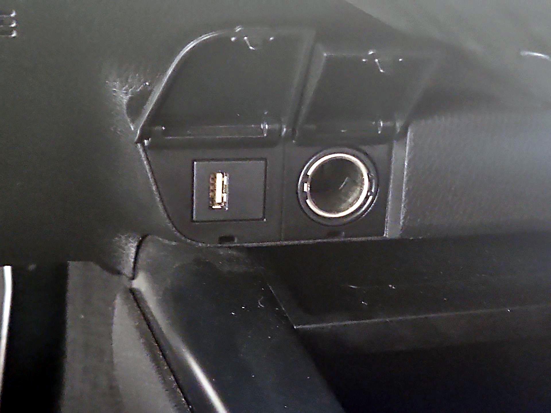 Thumbnail: 2020 Toyota Camry - 18