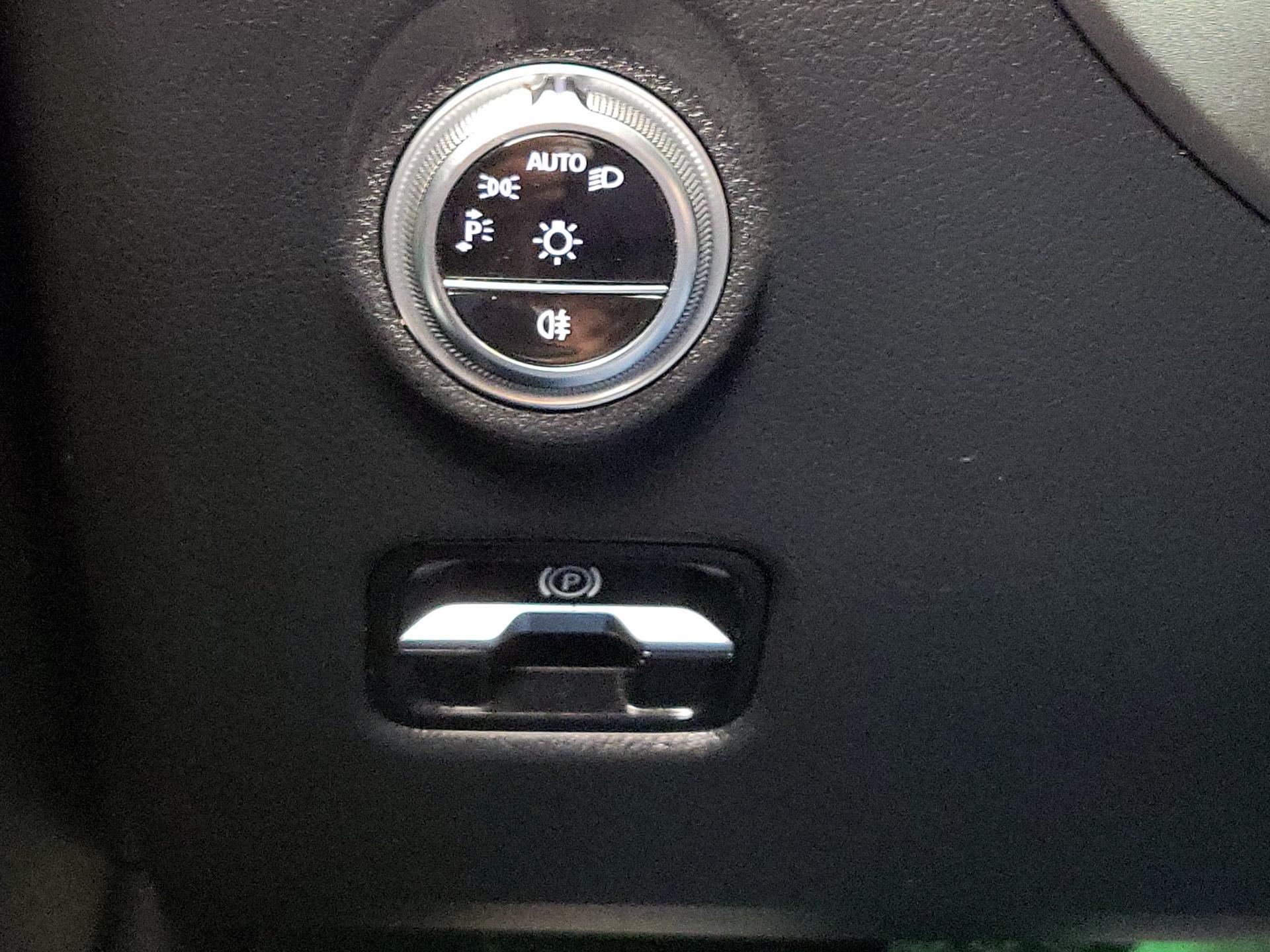 Thumbnail: 2022 Mercedes-Benz C-Class - 13