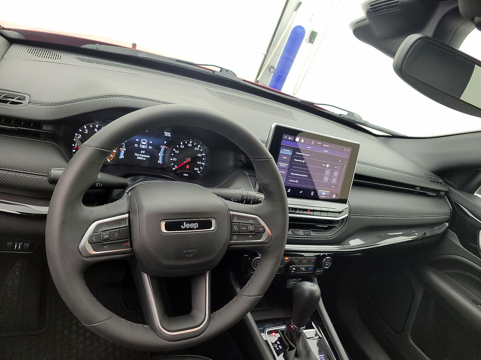 Thumbnail: 2023 Jeep Compass - 9