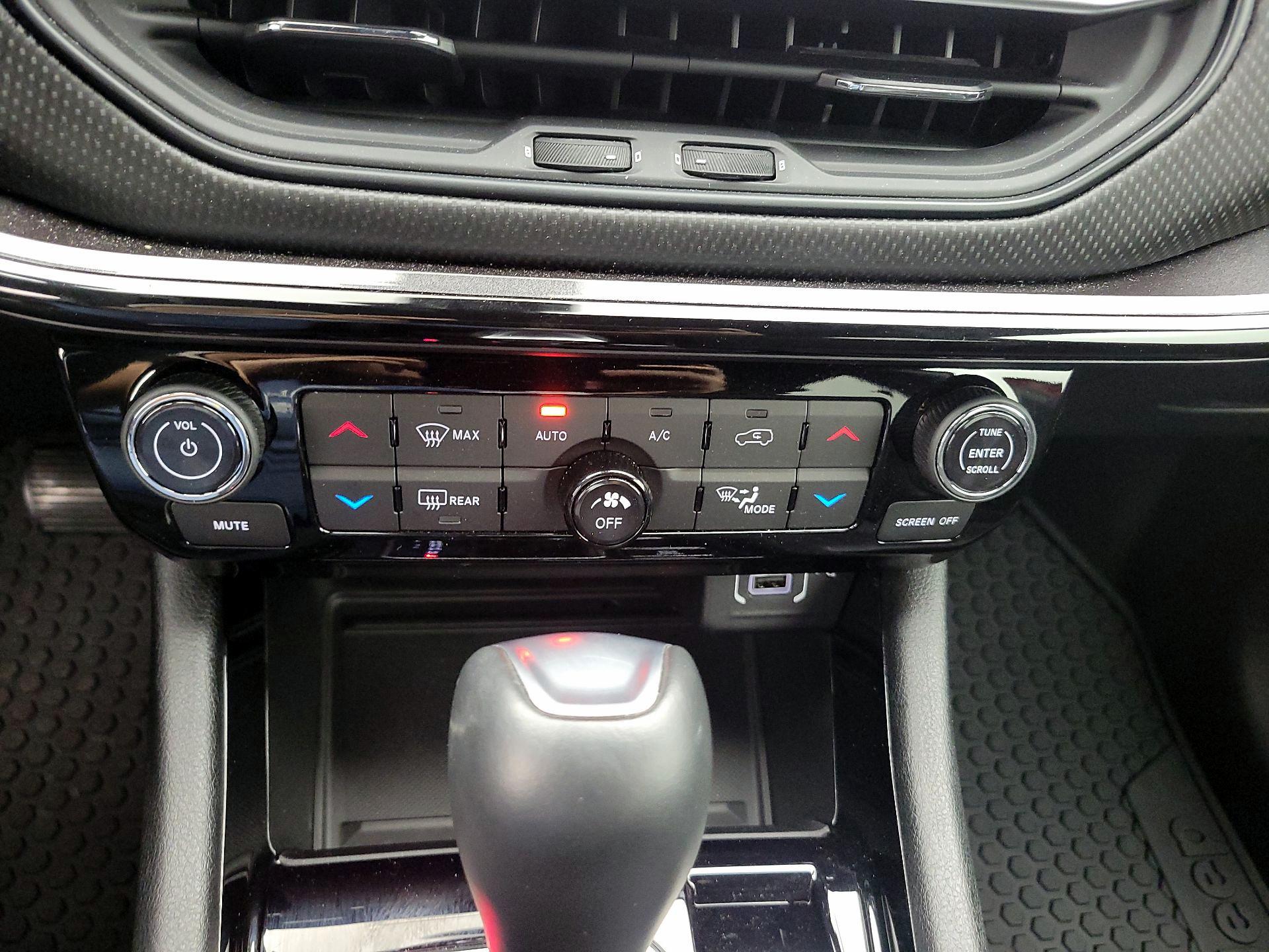 Thumbnail: 2023 Jeep Compass - 16