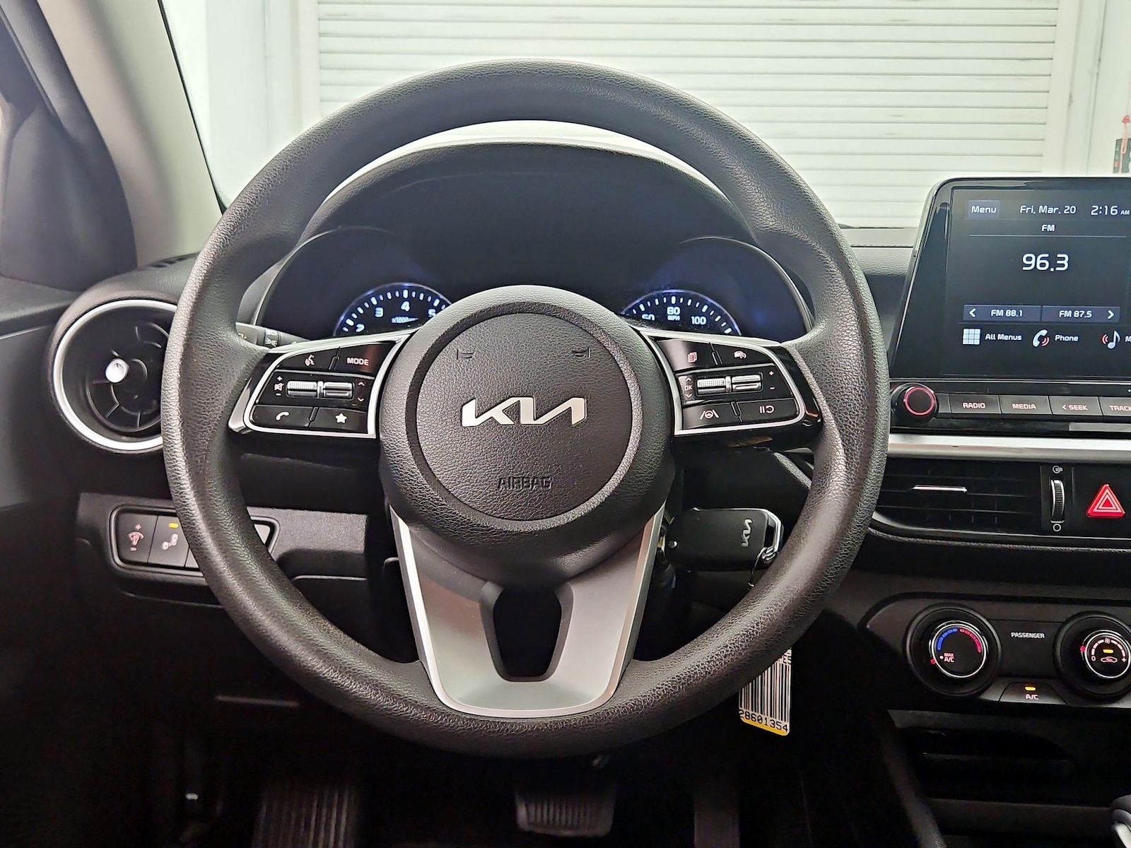 2023 Kia Forte LXS - Photo 11