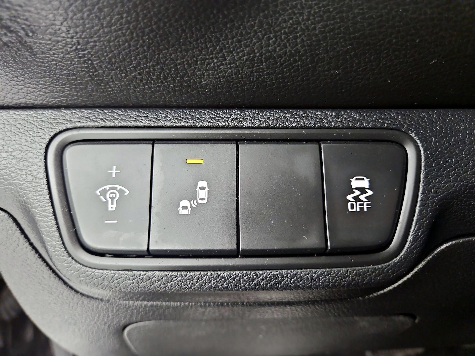 2023 Kia Forte LXS - Photo 14