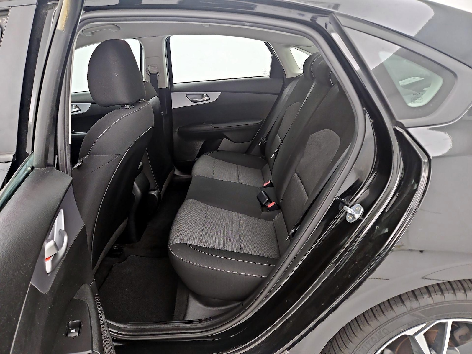 2023 Kia Forte LXS - Photo 20