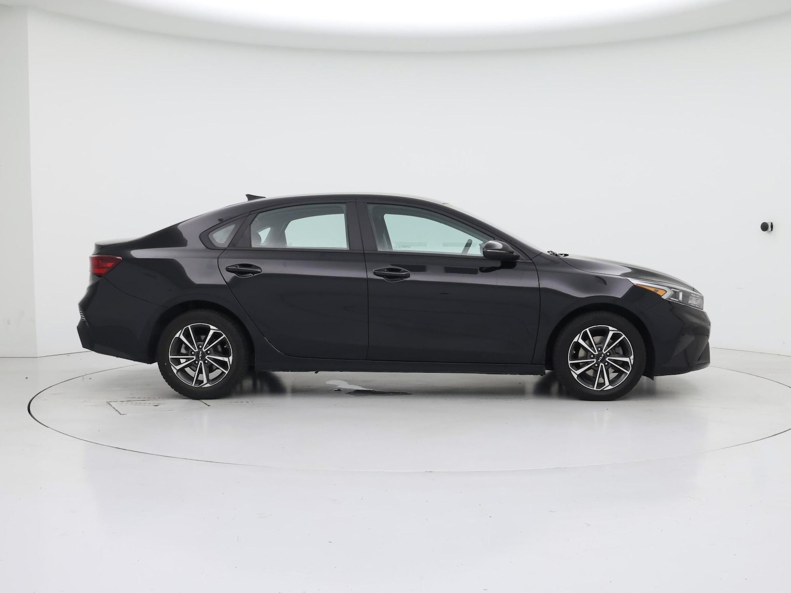 2023 Kia Forte LXS - Photo 8