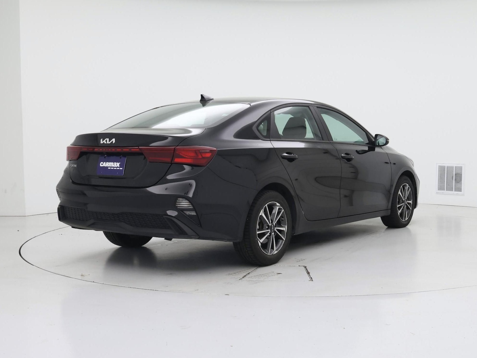 2023 Kia Forte LXS - Photo 9