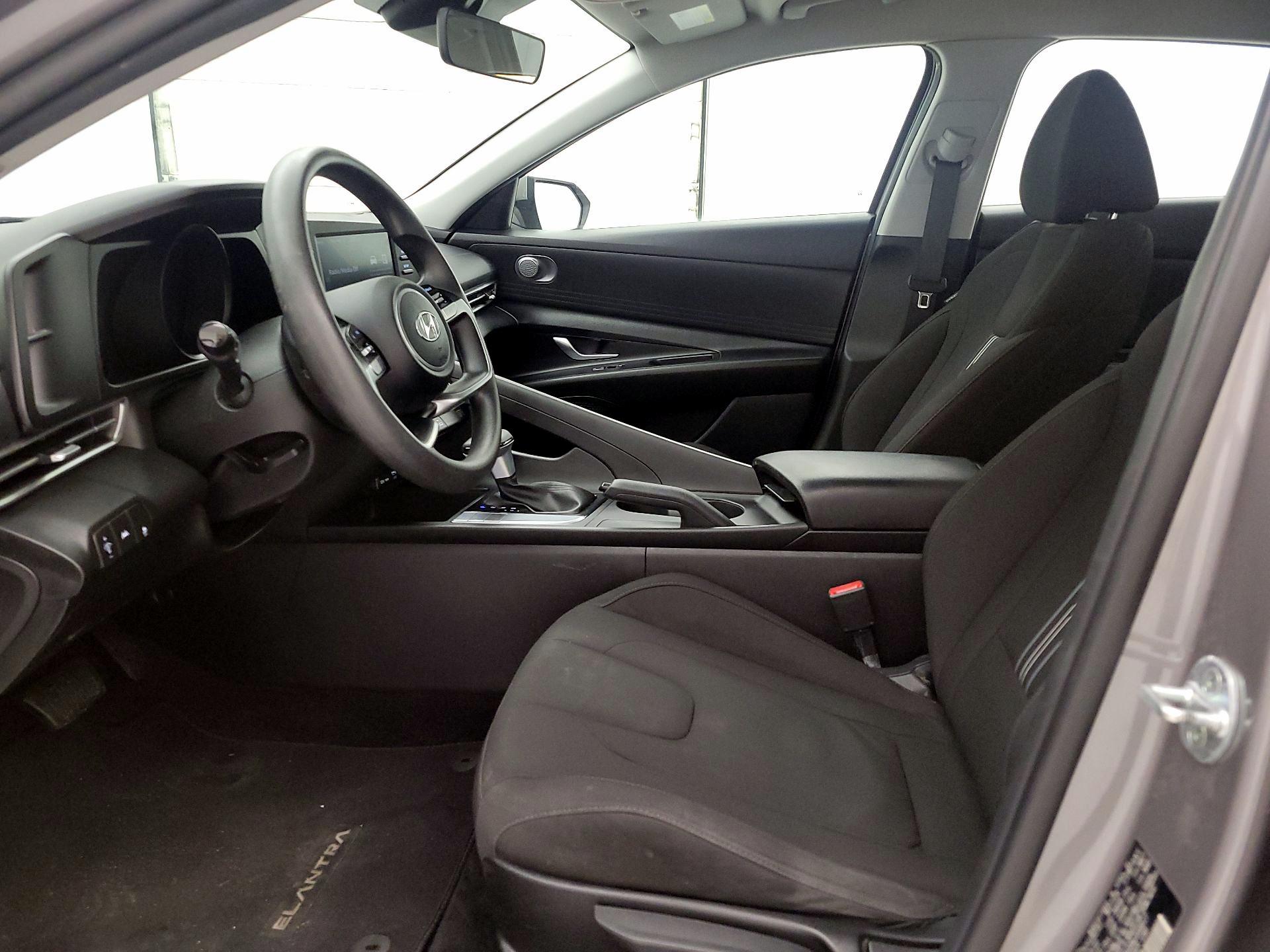 Thumbnail: 2022 Hyundai Elantra - 11