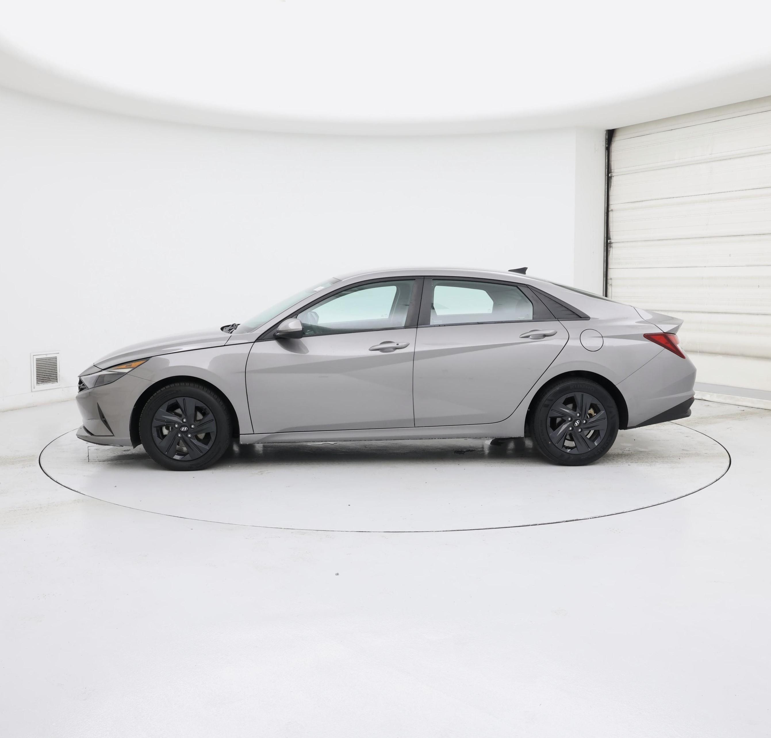 Thumbnail: 2022 Hyundai Elantra - 3