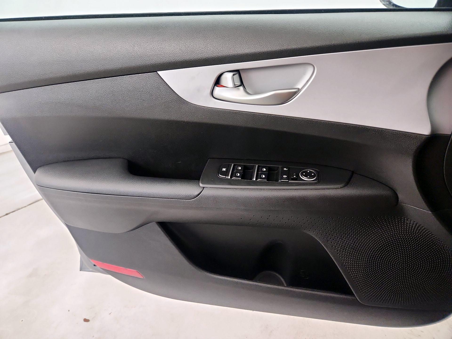 Thumbnail: 2023 Kia Forte - 12