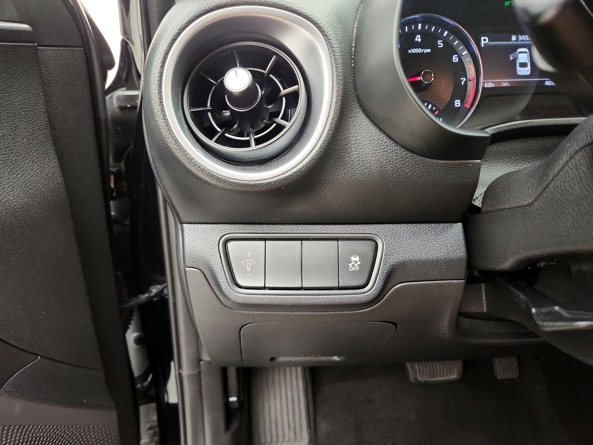 Thumbnail: 2023 Kia Forte - 13