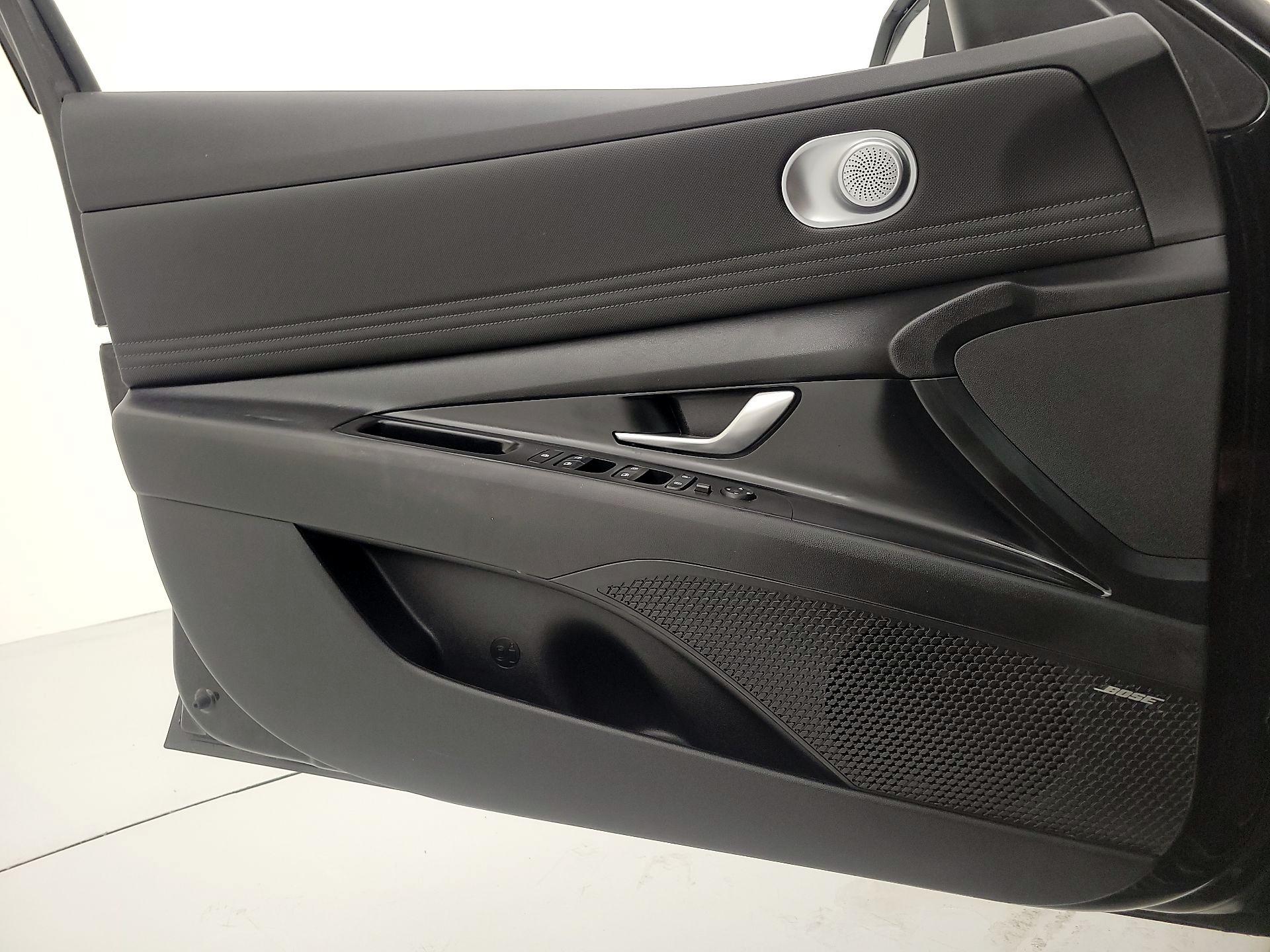 Thumbnail: 2022 Hyundai Elantra - 12