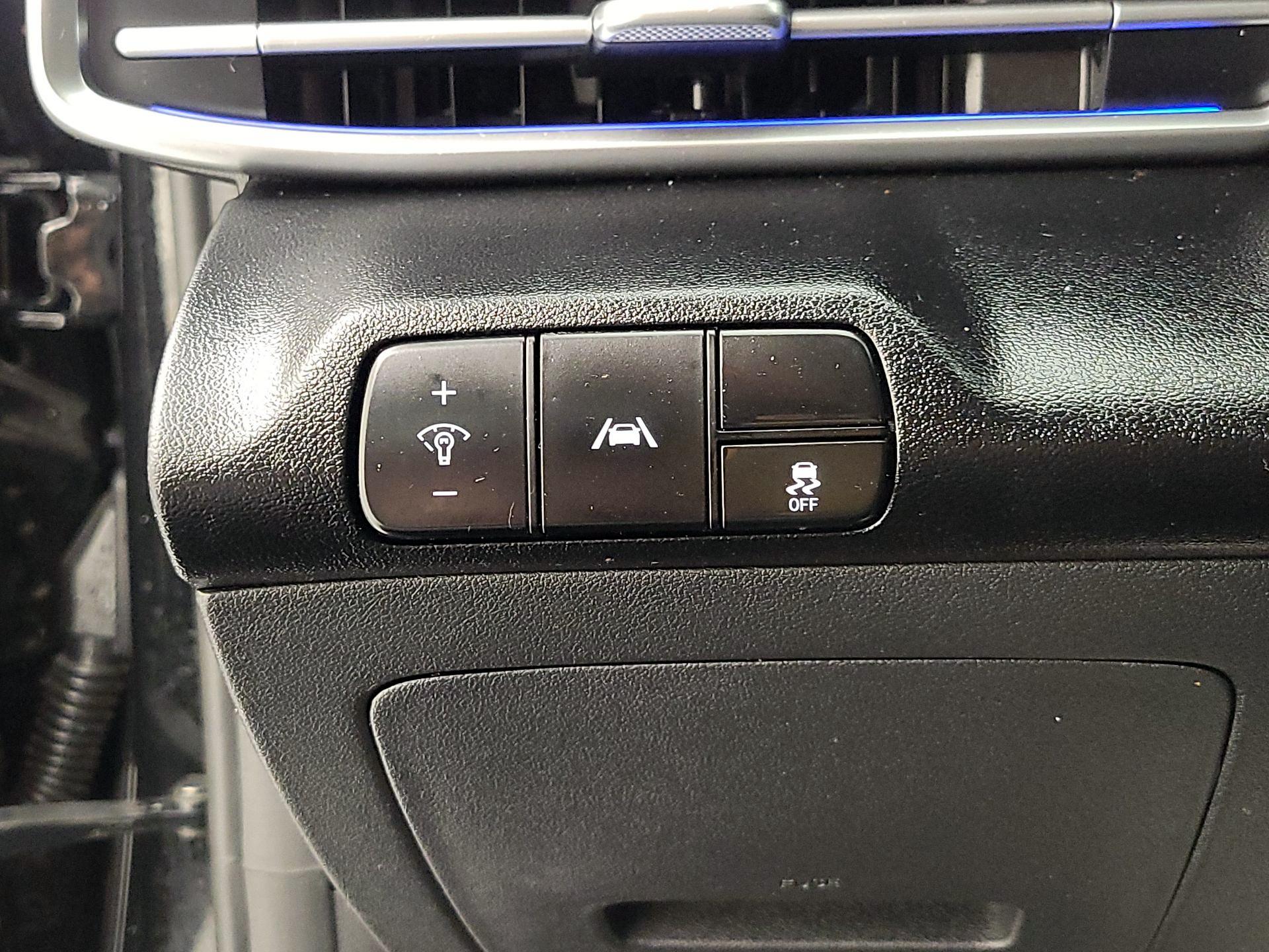 Thumbnail: 2022 Hyundai Elantra - 13