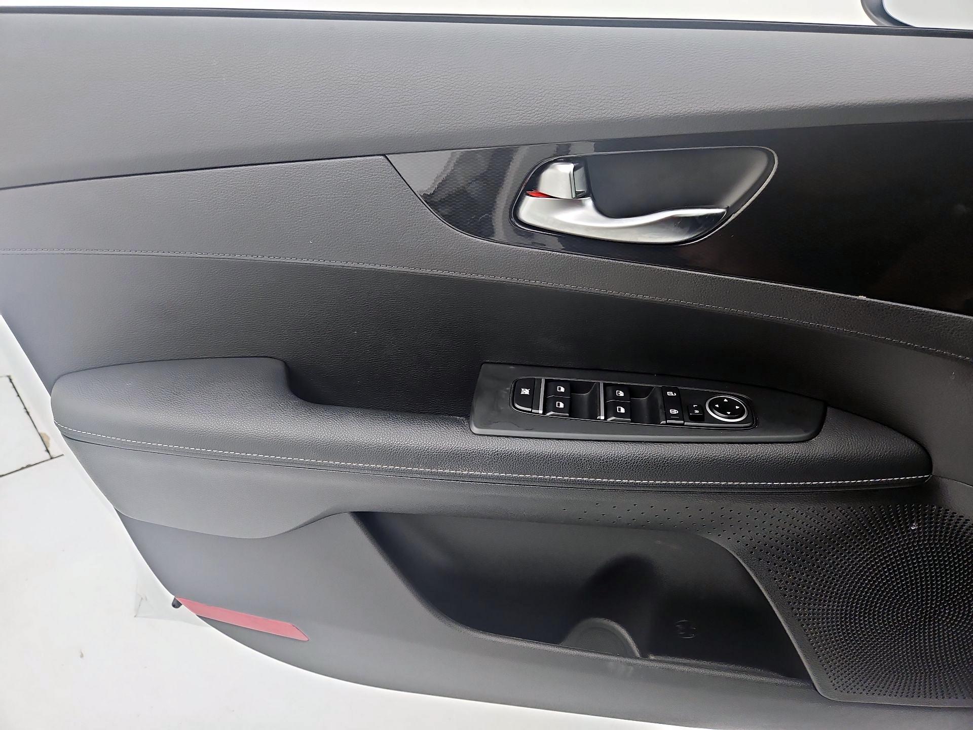 Thumbnail: 2023 Kia Forte - 12