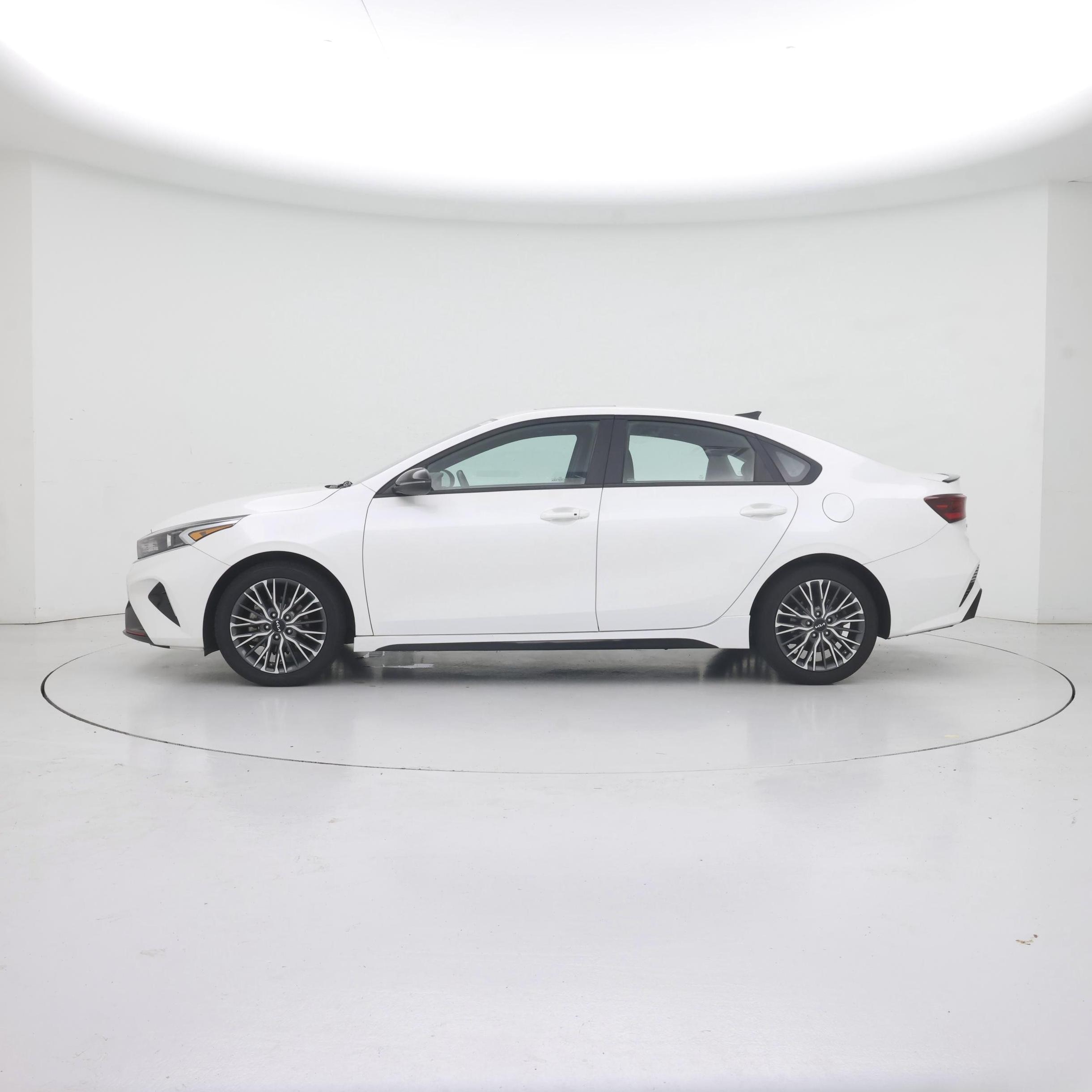 Thumbnail: 2023 Kia Forte - 3