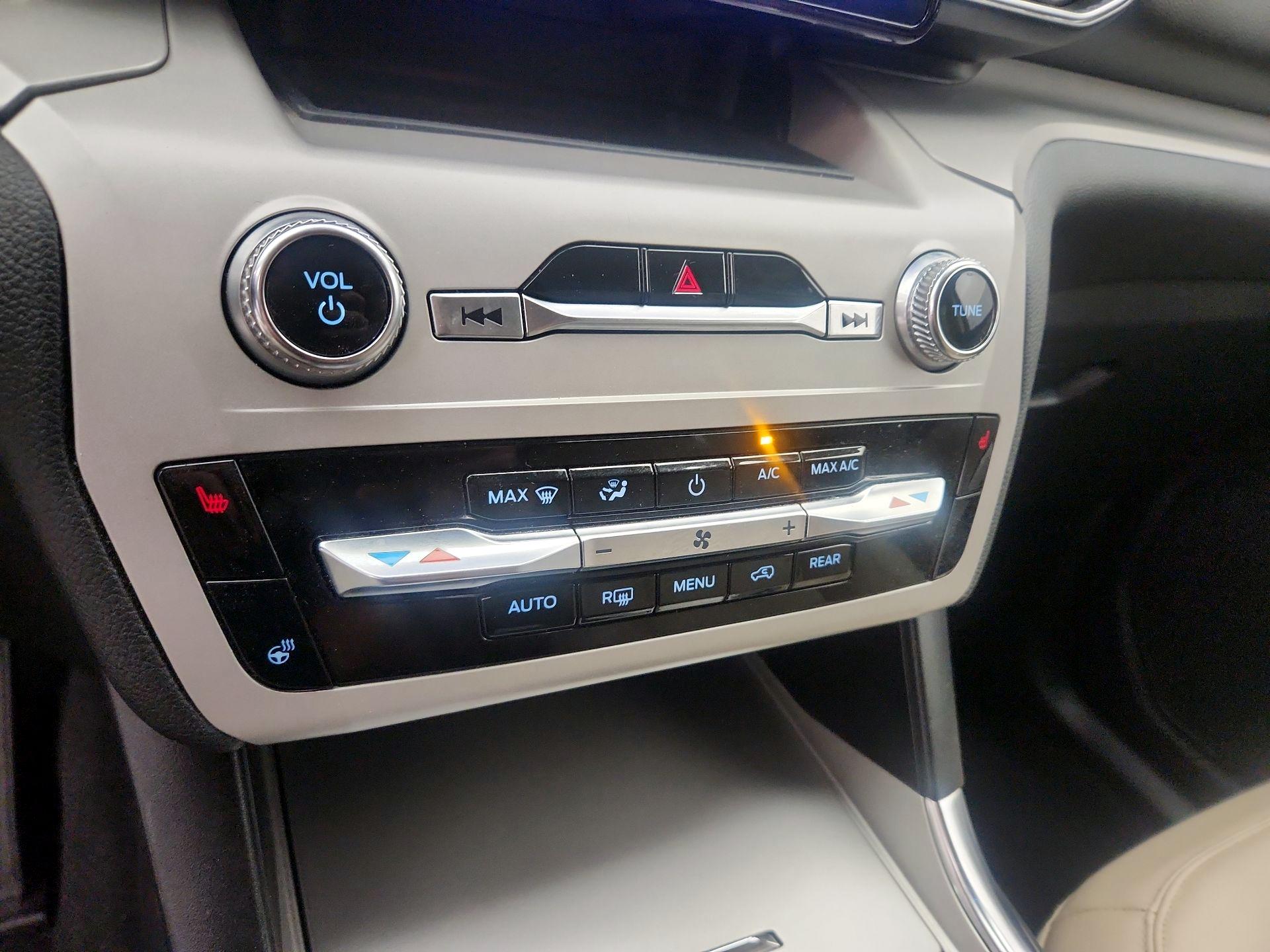 Thumbnail: 2024 Ford Explorer - 16