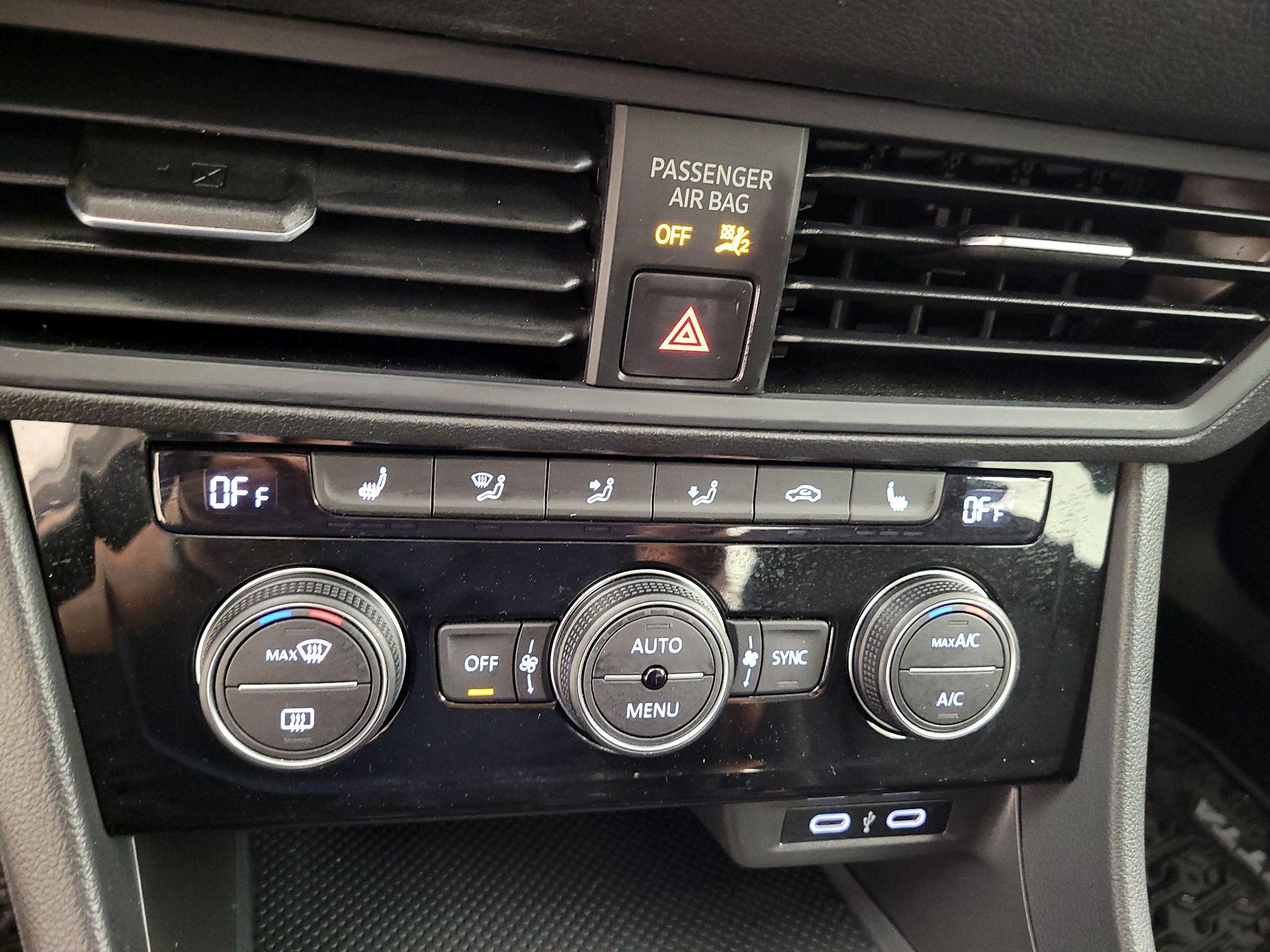 Thumbnail: 2021 Volkswagen Jetta - 16