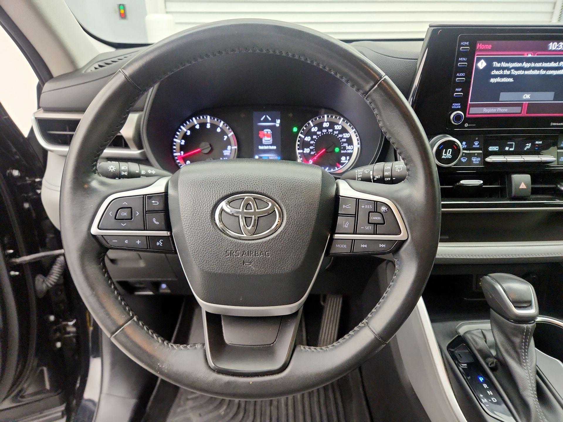 Thumbnail: 2022 Toyota Highlander - 10