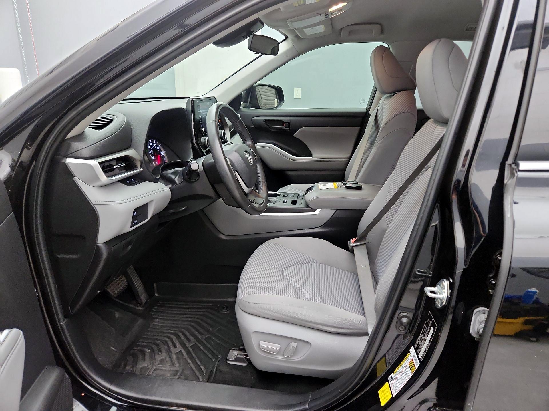 Thumbnail: 2022 Toyota Highlander - 11