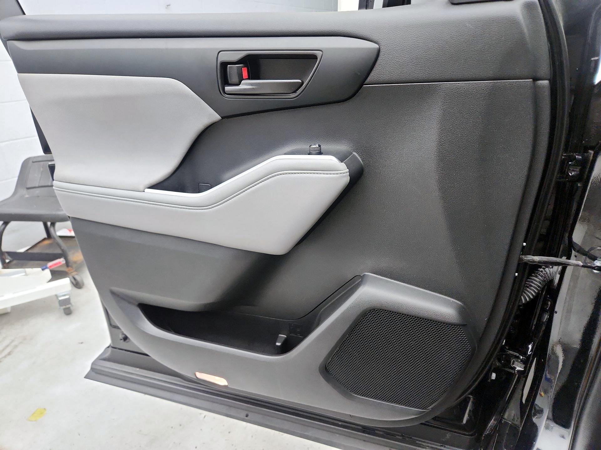 Thumbnail: 2022 Toyota Highlander - 12