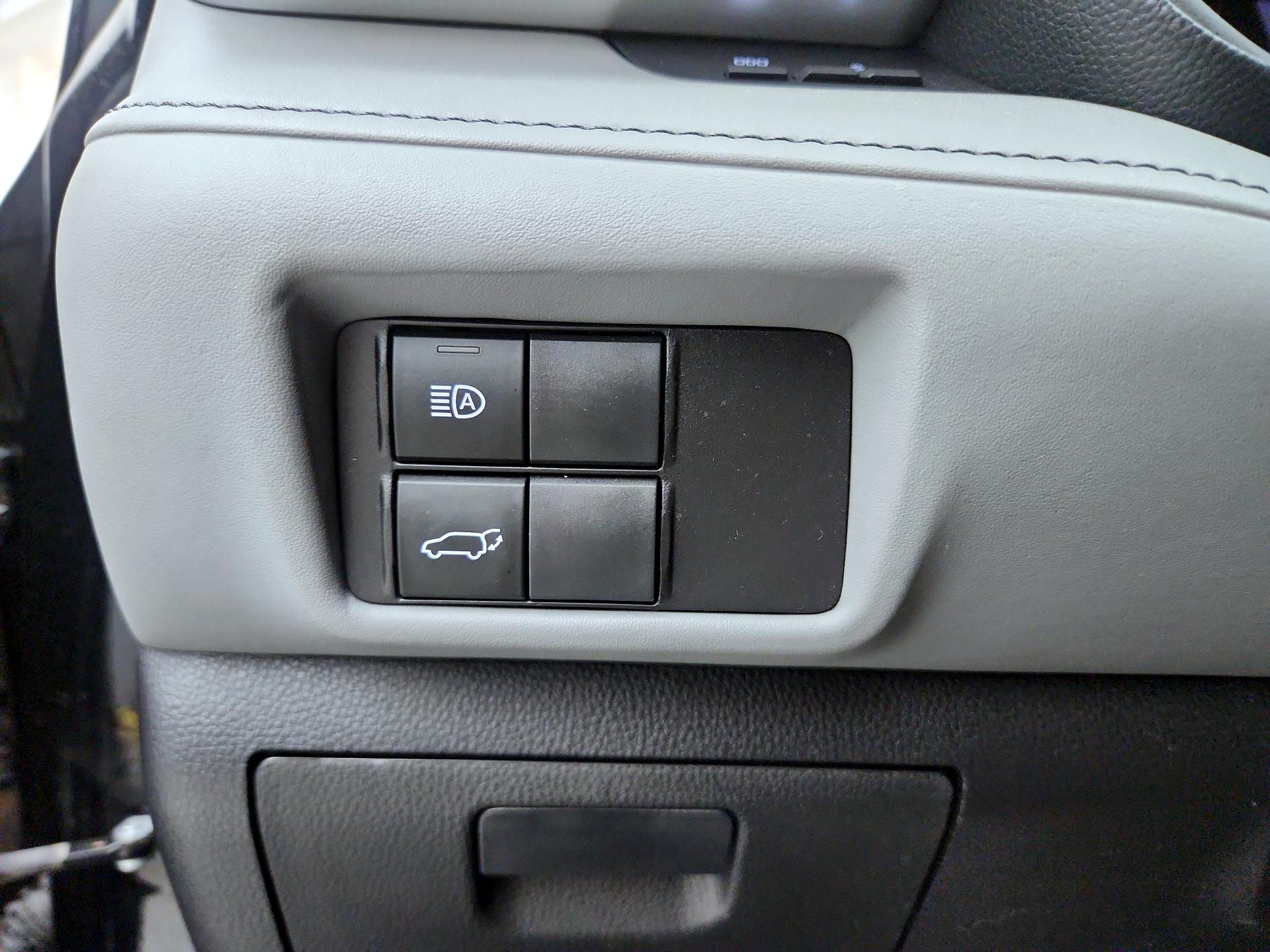 Thumbnail: 2022 Toyota Highlander - 13