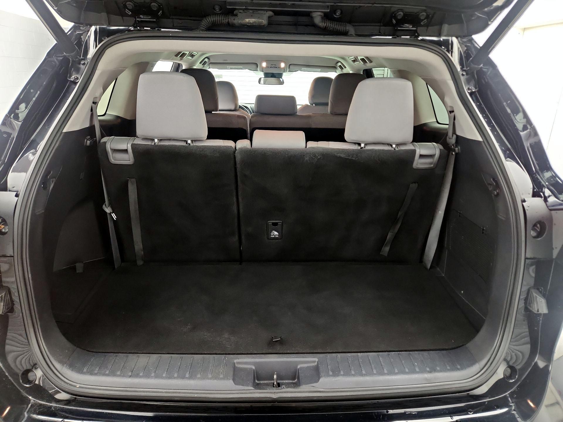 Thumbnail: 2022 Toyota Highlander - 19