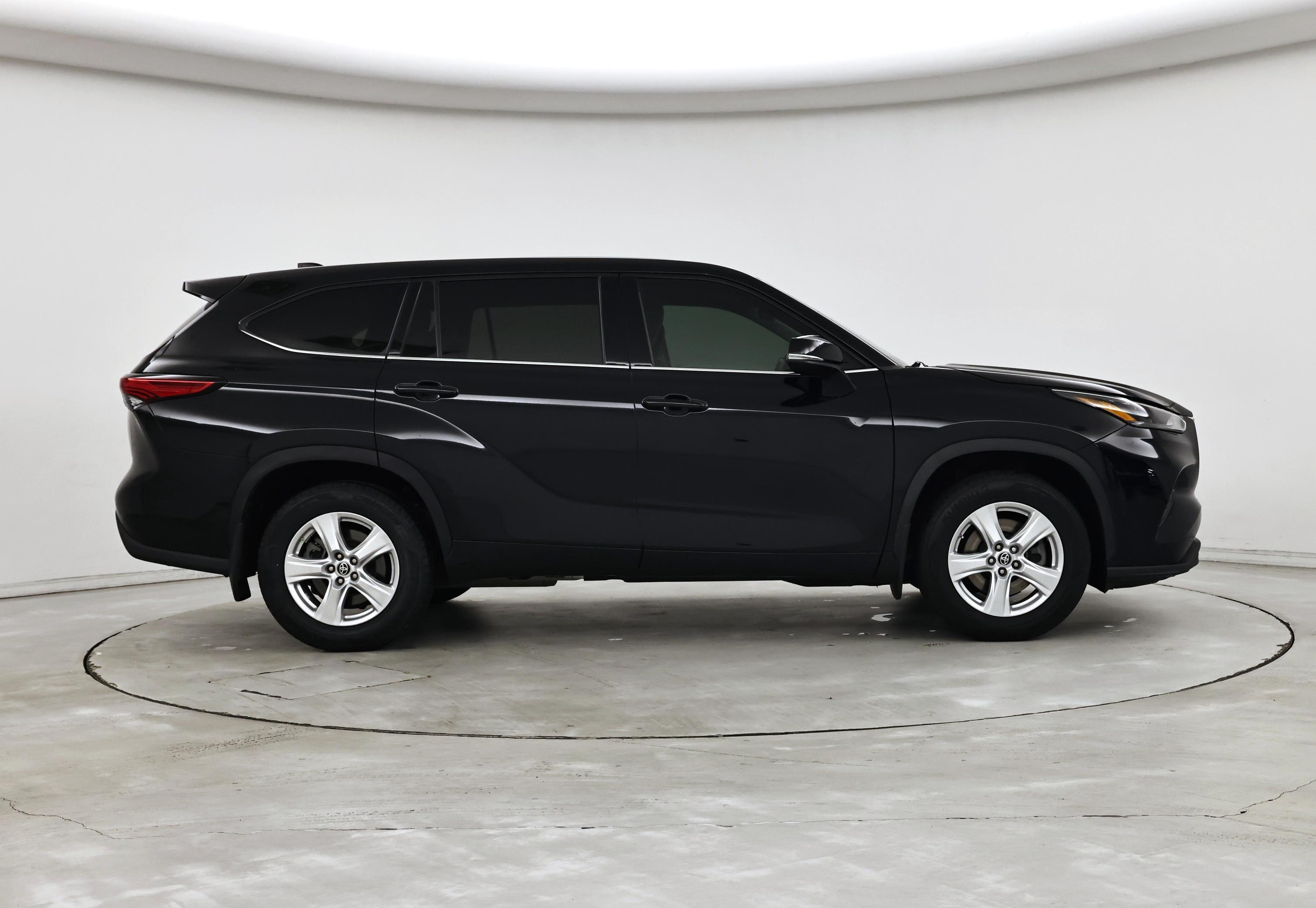 Thumbnail: 2022 Toyota Highlander - 7