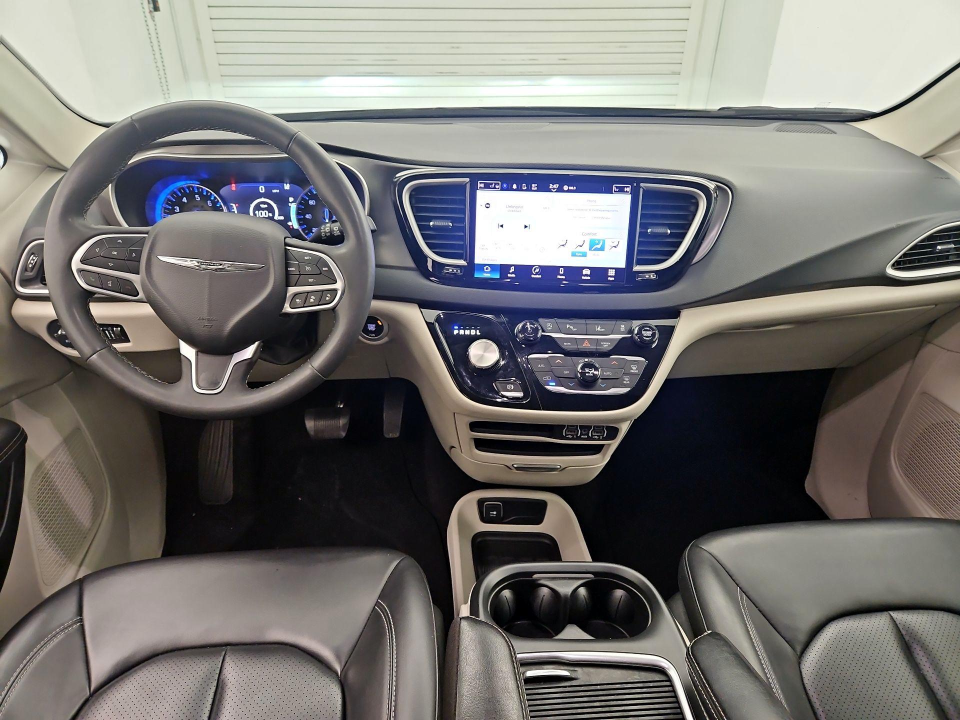 Thumbnail: 2023 Chrysler Pacifica - 9