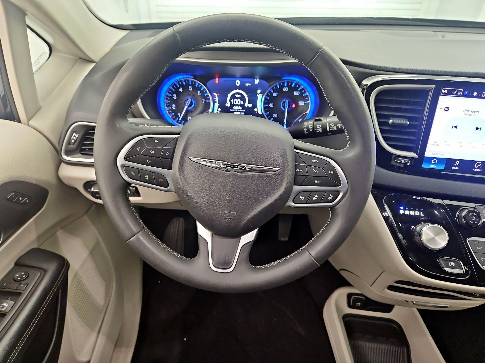 Thumbnail: 2023 Chrysler Pacifica - 10