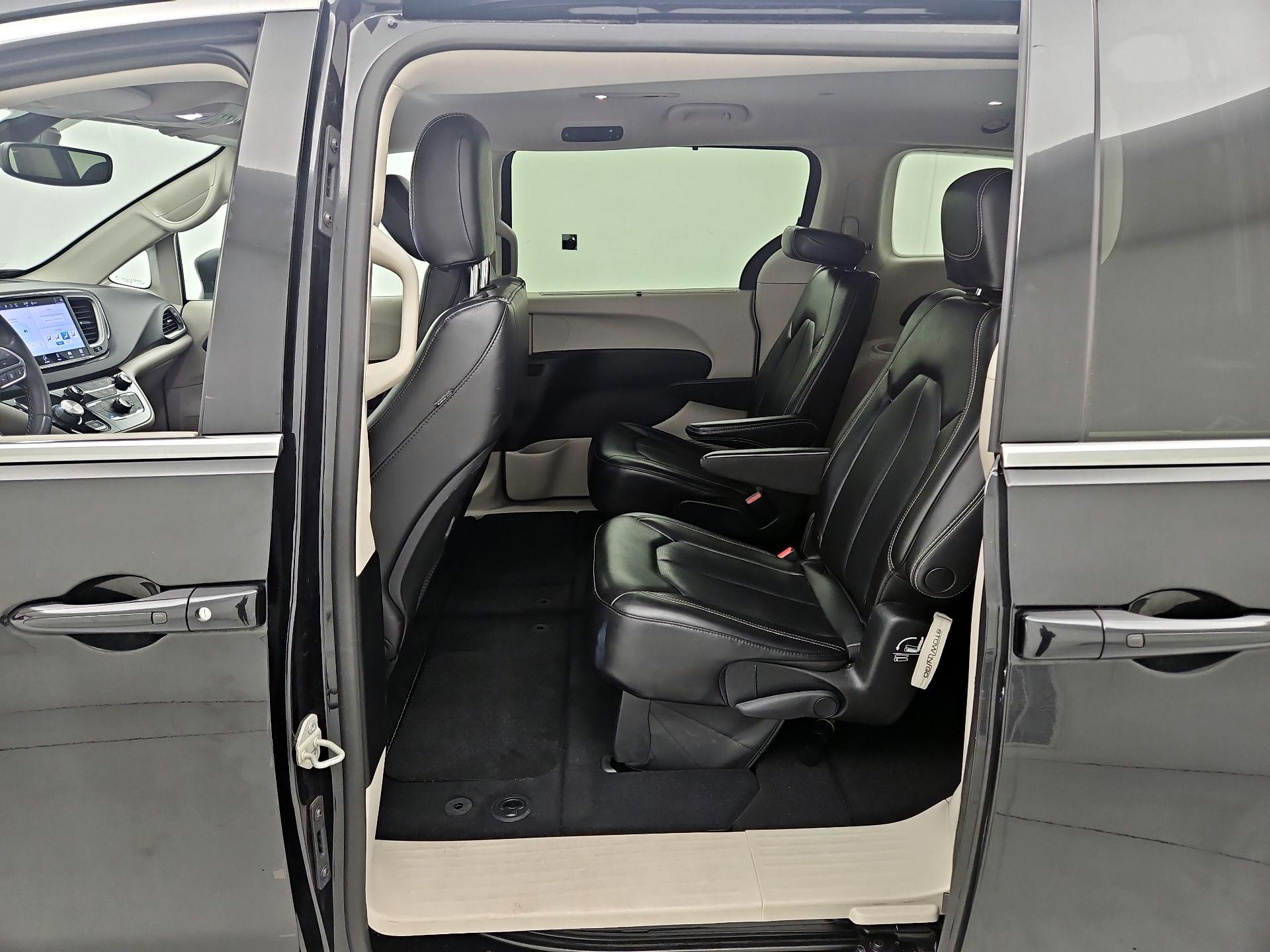Thumbnail: 2023 Chrysler Pacifica - 19