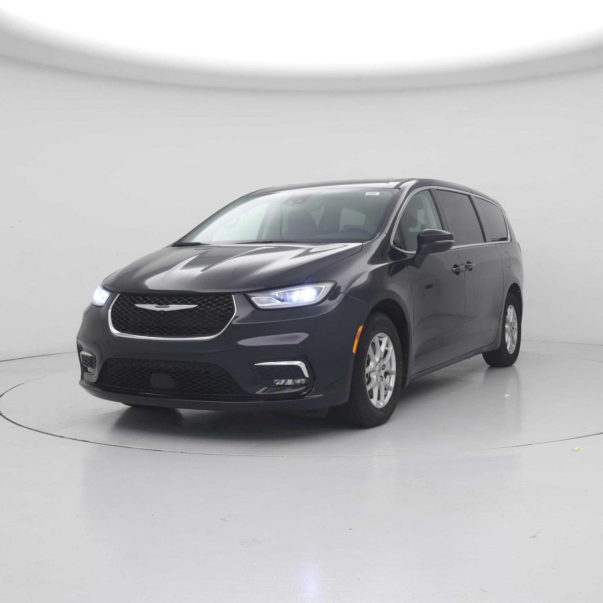Thumbnail: 2023 Chrysler Pacifica - 4
