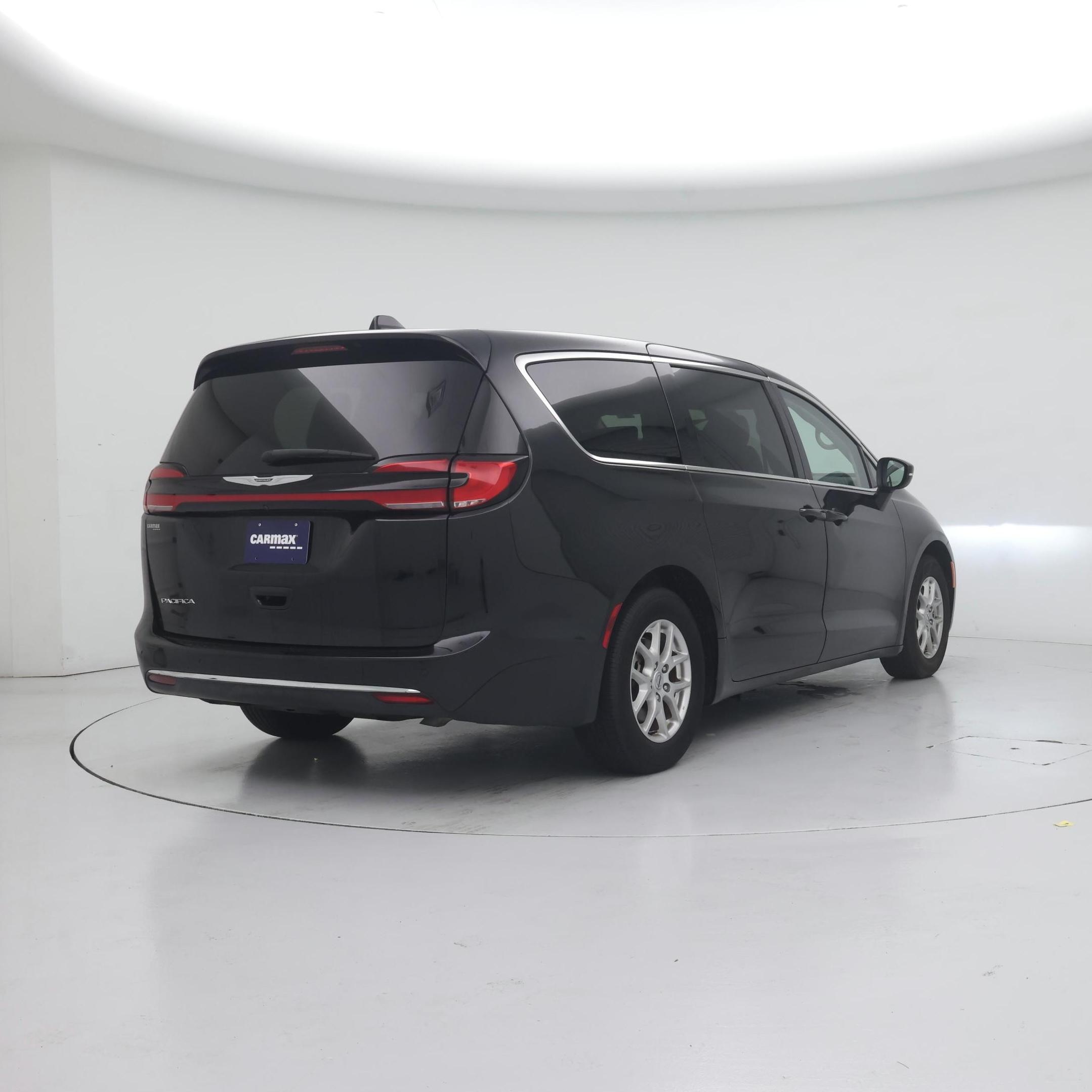 Thumbnail: 2023 Chrysler Pacifica - 8