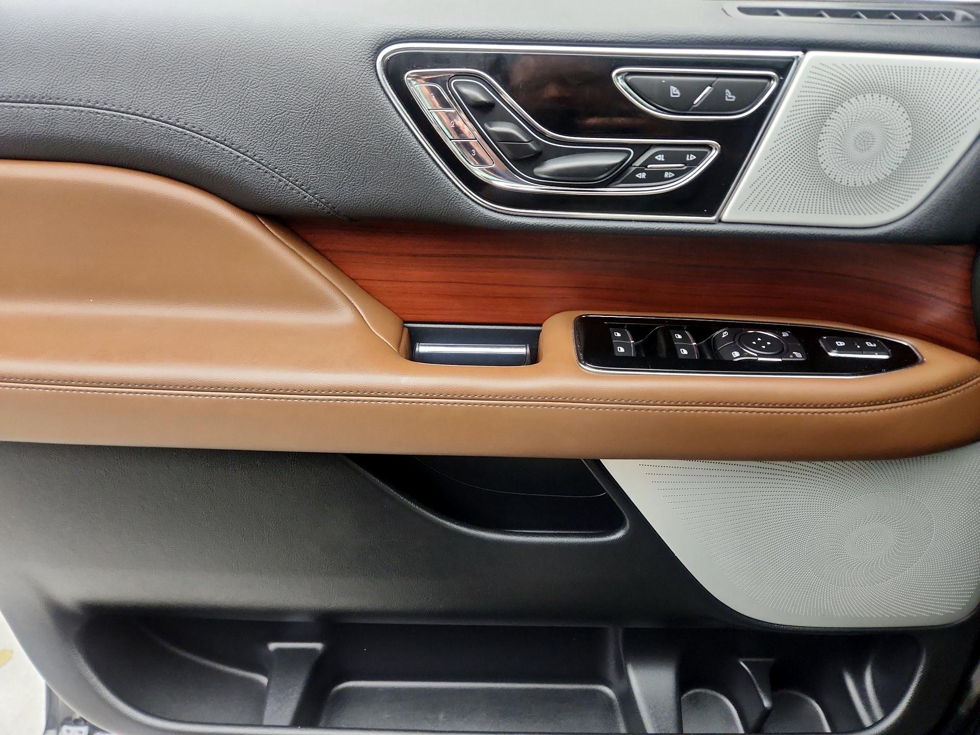 Thumbnail: 2022 Lincoln Navigator L - 12