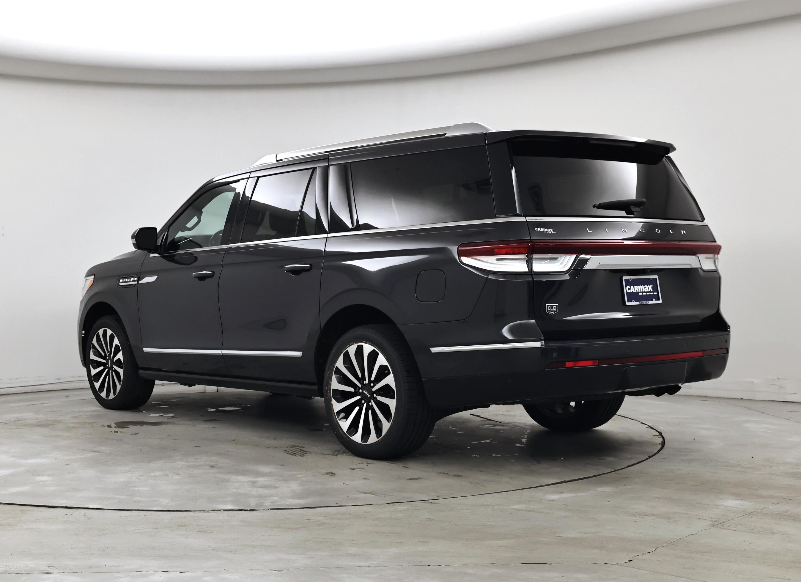 Thumbnail: 2022 Lincoln Navigator L - 2