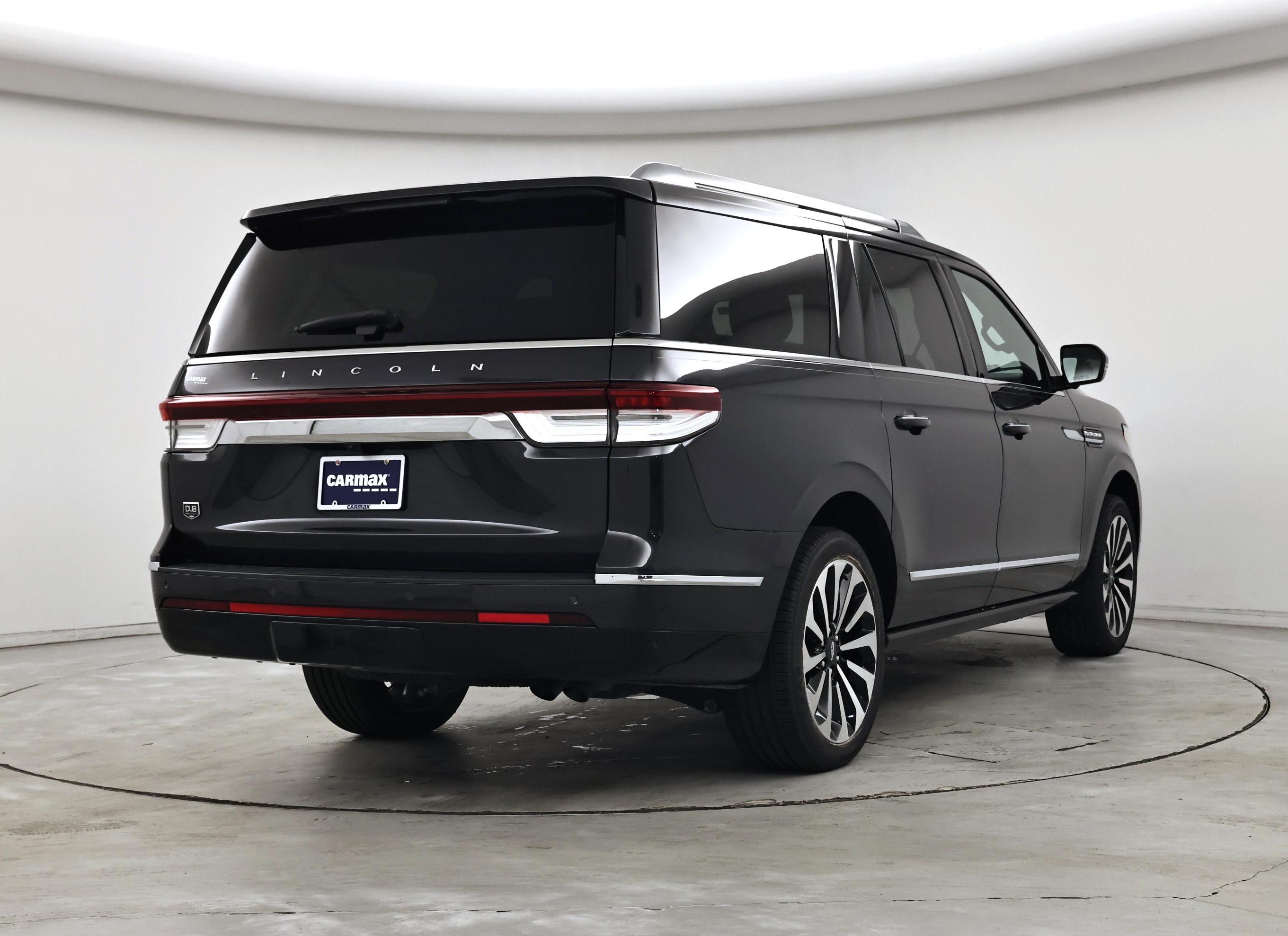 Thumbnail: 2022 Lincoln Navigator L - 8