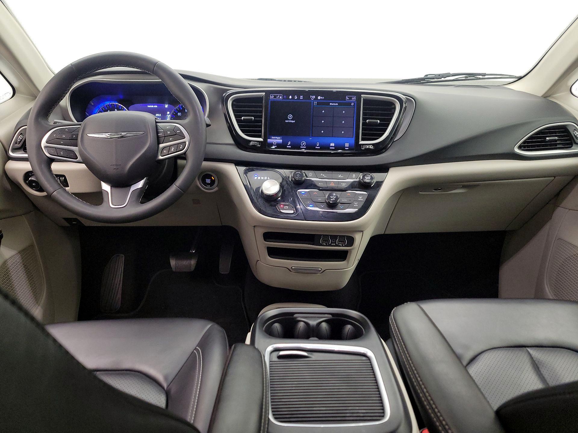 Thumbnail: 2023 Chrysler Pacifica - 9