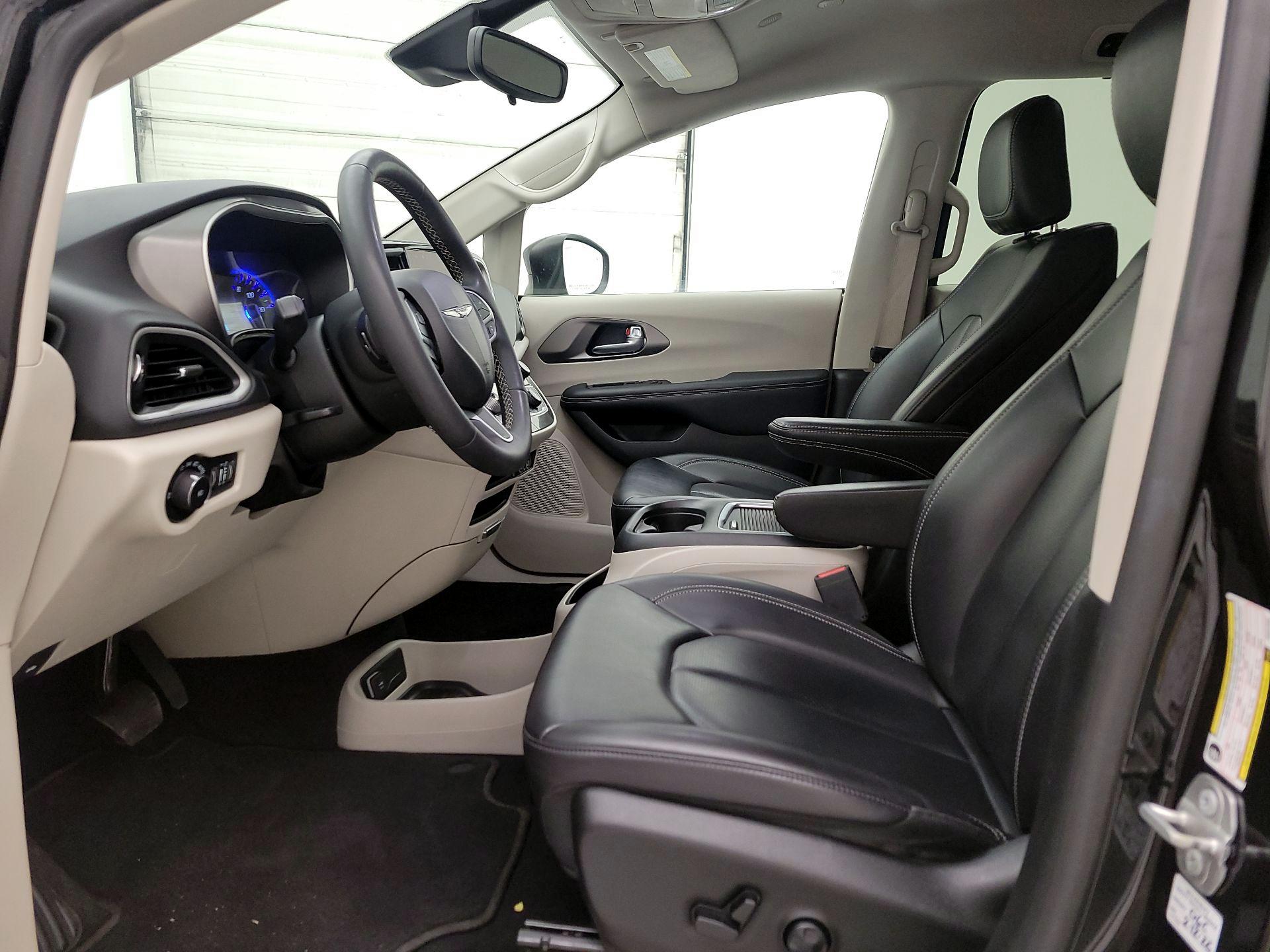 Thumbnail: 2023 Chrysler Pacifica - 11